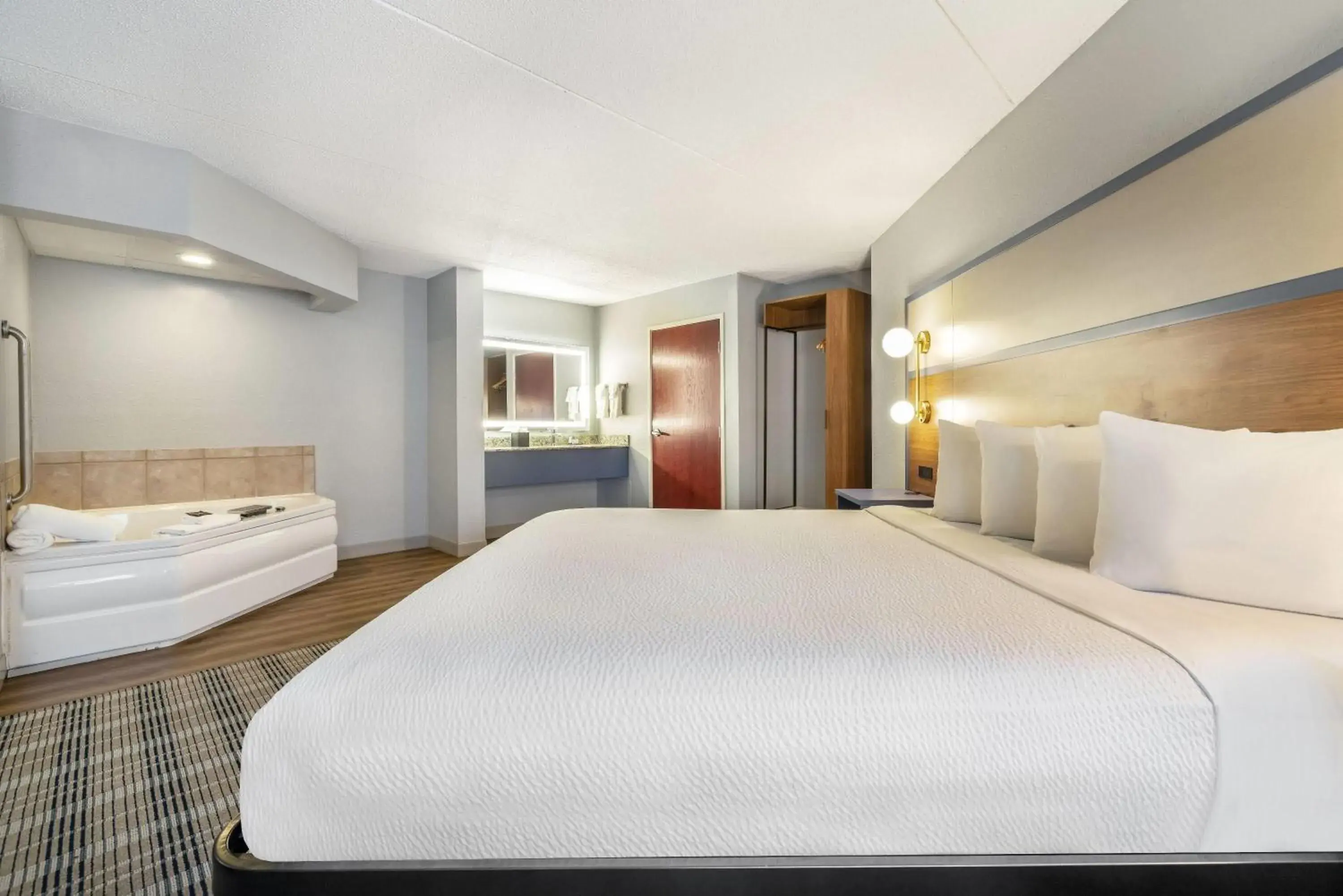 Photo of the whole room, Bed in AmericInn by Wyndham Mounds View Minneapolis Photo of the whole room, Bed in AmericInn by Wyndham Mounds View Minneapolis