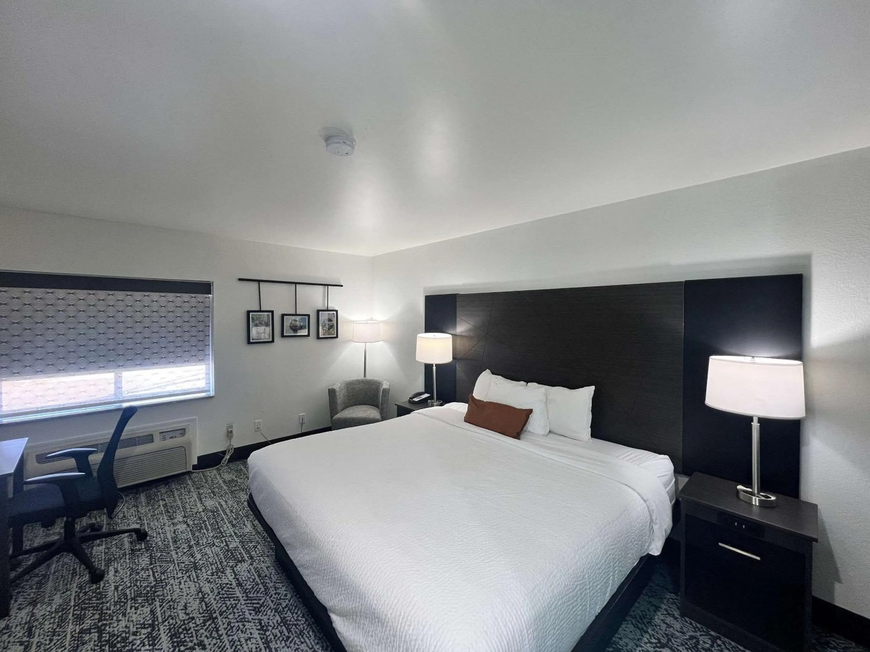 Bedroom, Bed in Sleep Inn