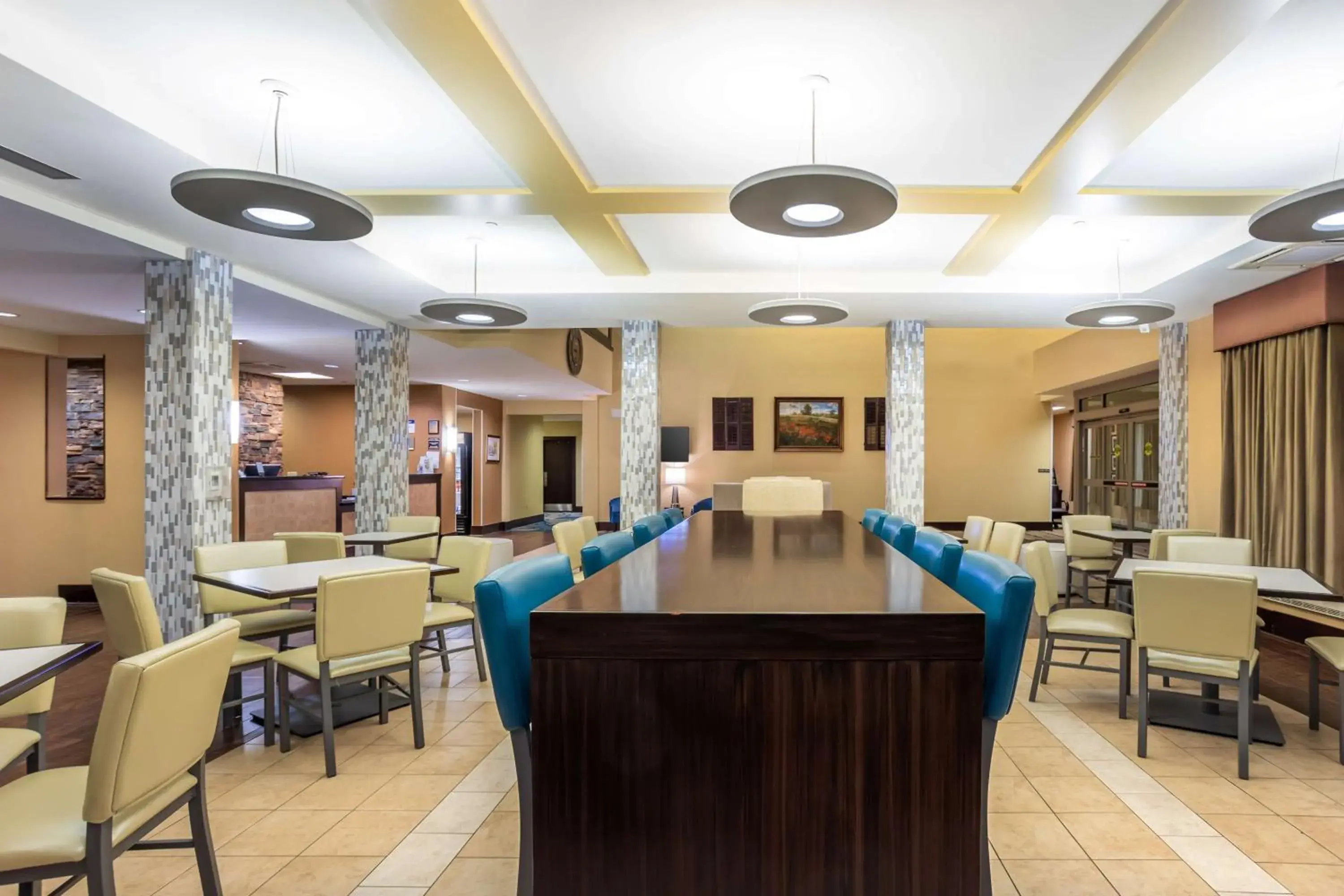 Breakfast in Best Western PLUS University Park Inn & Suites Breakfast in Best Western PLUS University Park Inn & Suites