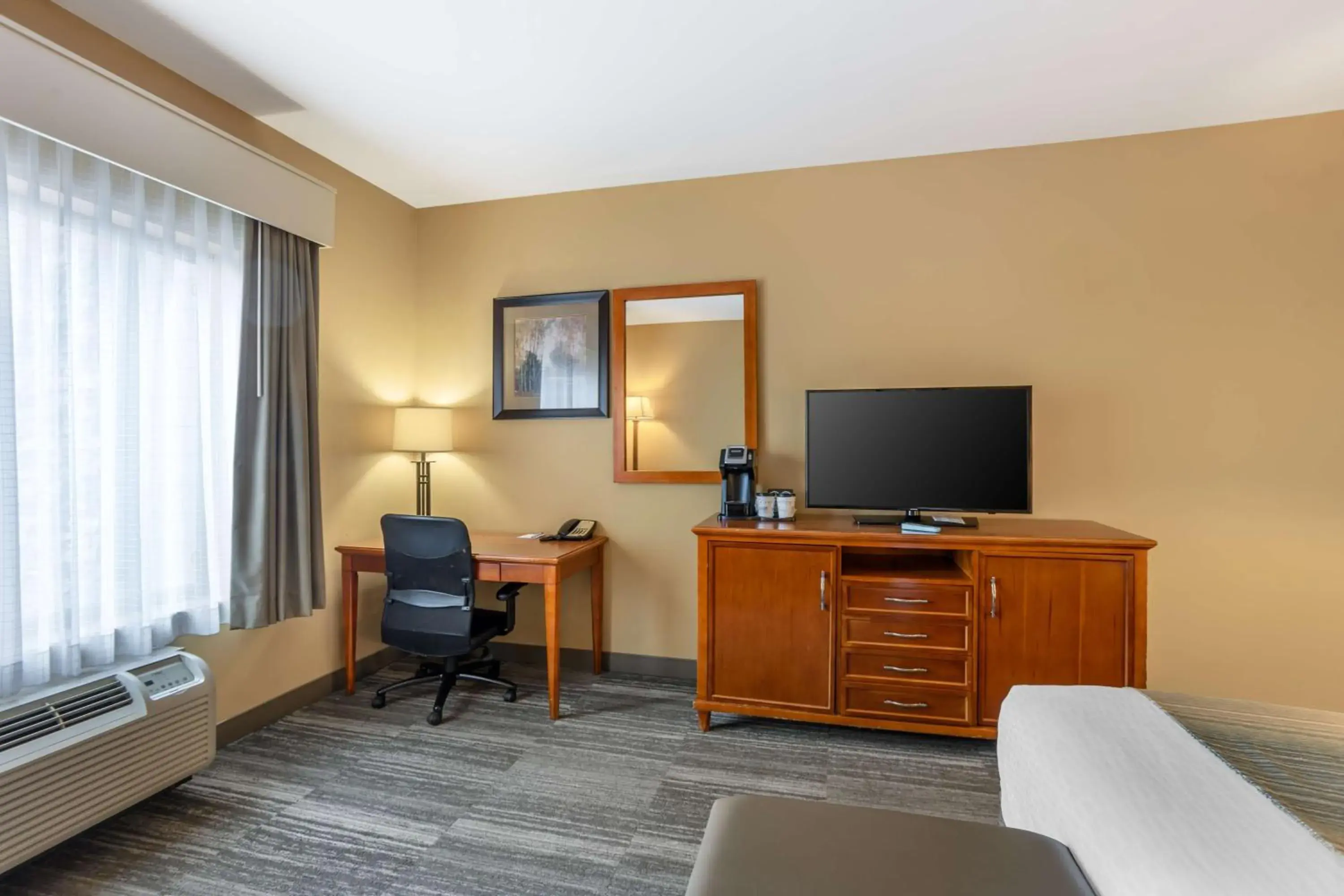Bedroom in Best Western PLUS University Park Inn & Suites Bedroom in Best Western PLUS University Park Inn & Suites