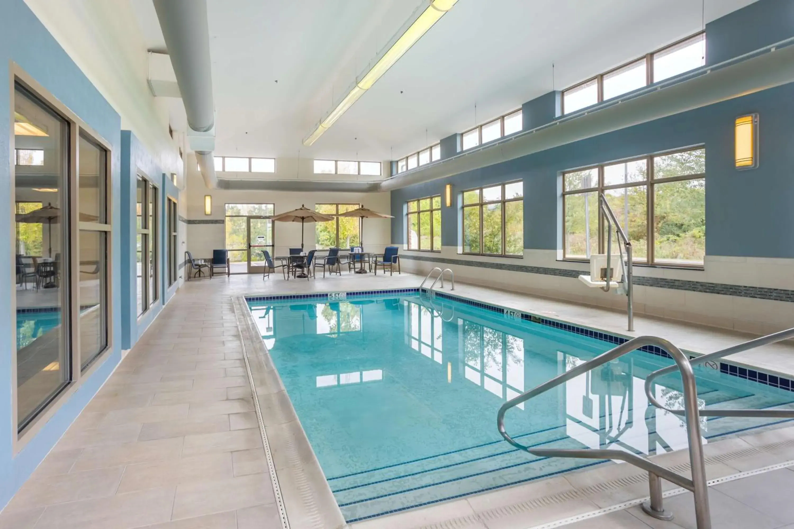 Pool view in Best Western PLUS University Park Inn & Suites Pool view in Best Western PLUS University Park Inn & Suites