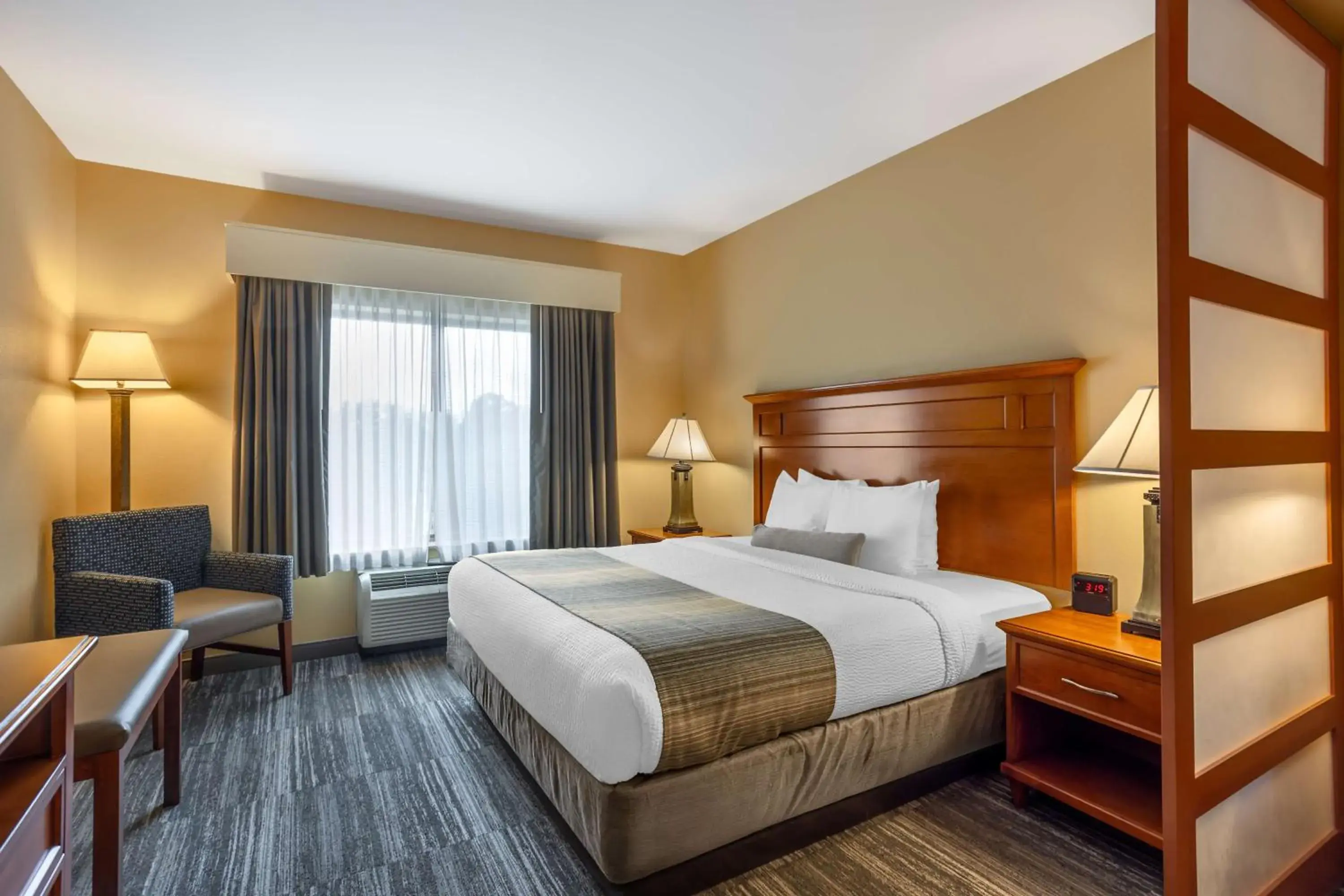 Bedroom, Bed in Best Western PLUS University Park Inn & Suites Bedroom, Bed in Best Western PLUS University Park Inn & Suites