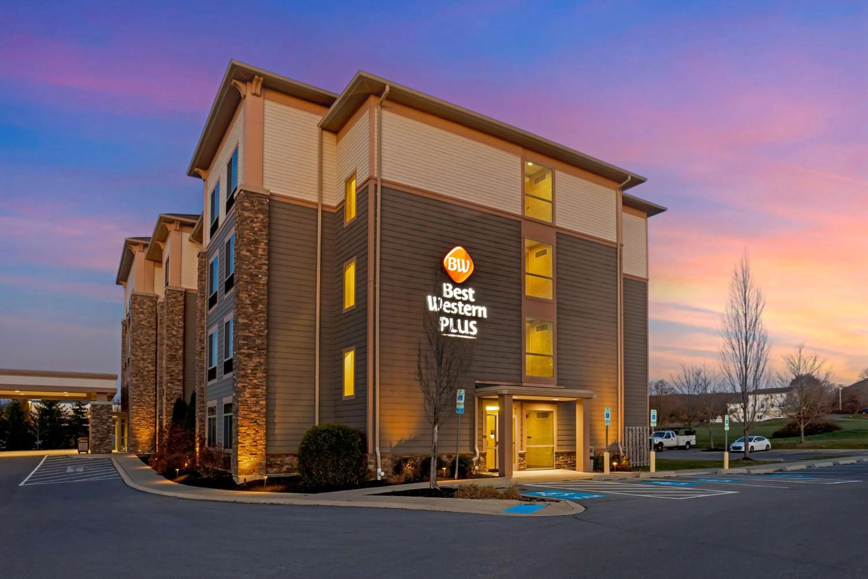 Property building in Best Western PLUS University Park Inn & Suites