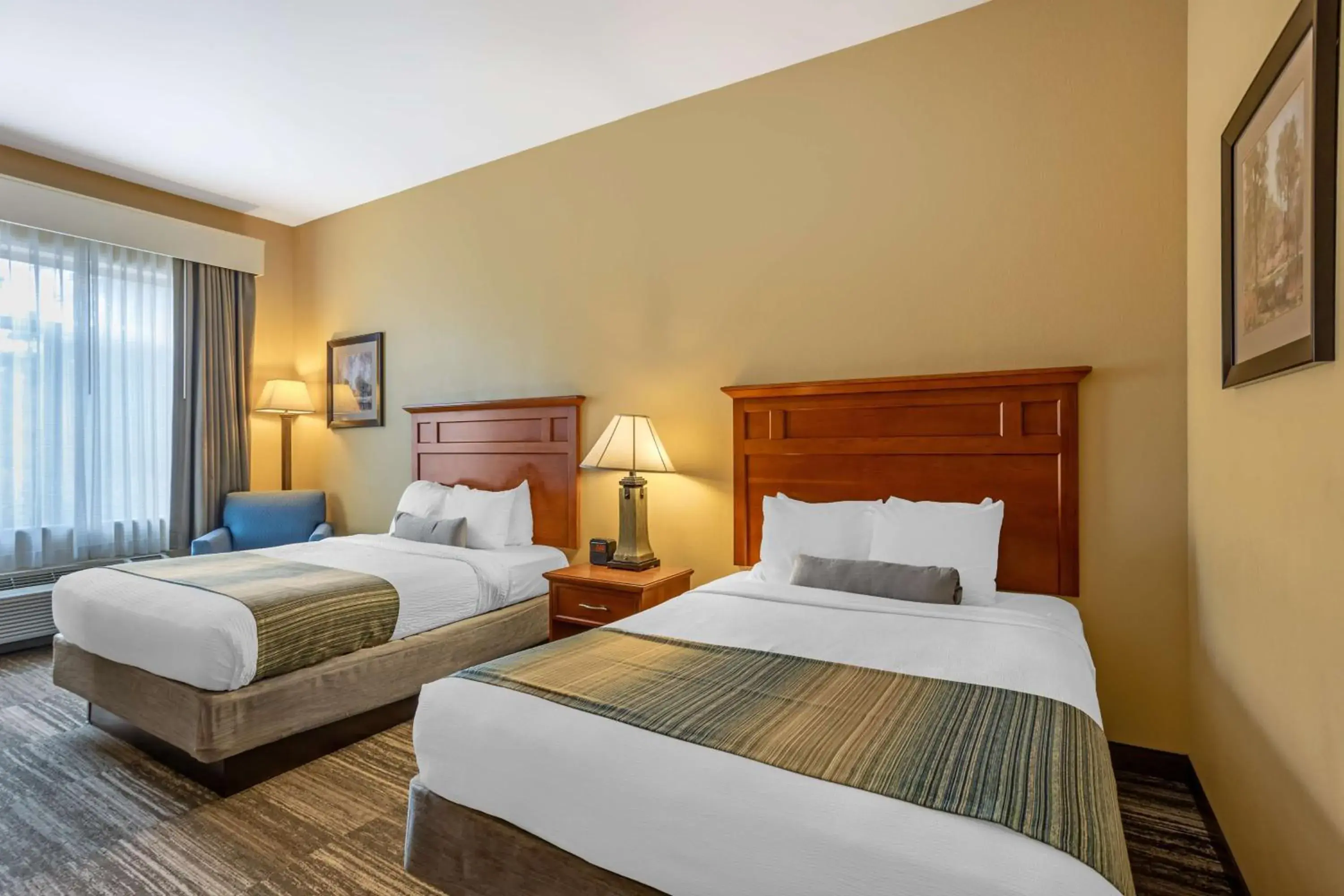 Bedroom, Bed in Best Western PLUS University Park Inn & Suites Bedroom, Bed in Best Western PLUS University Park Inn & Suites