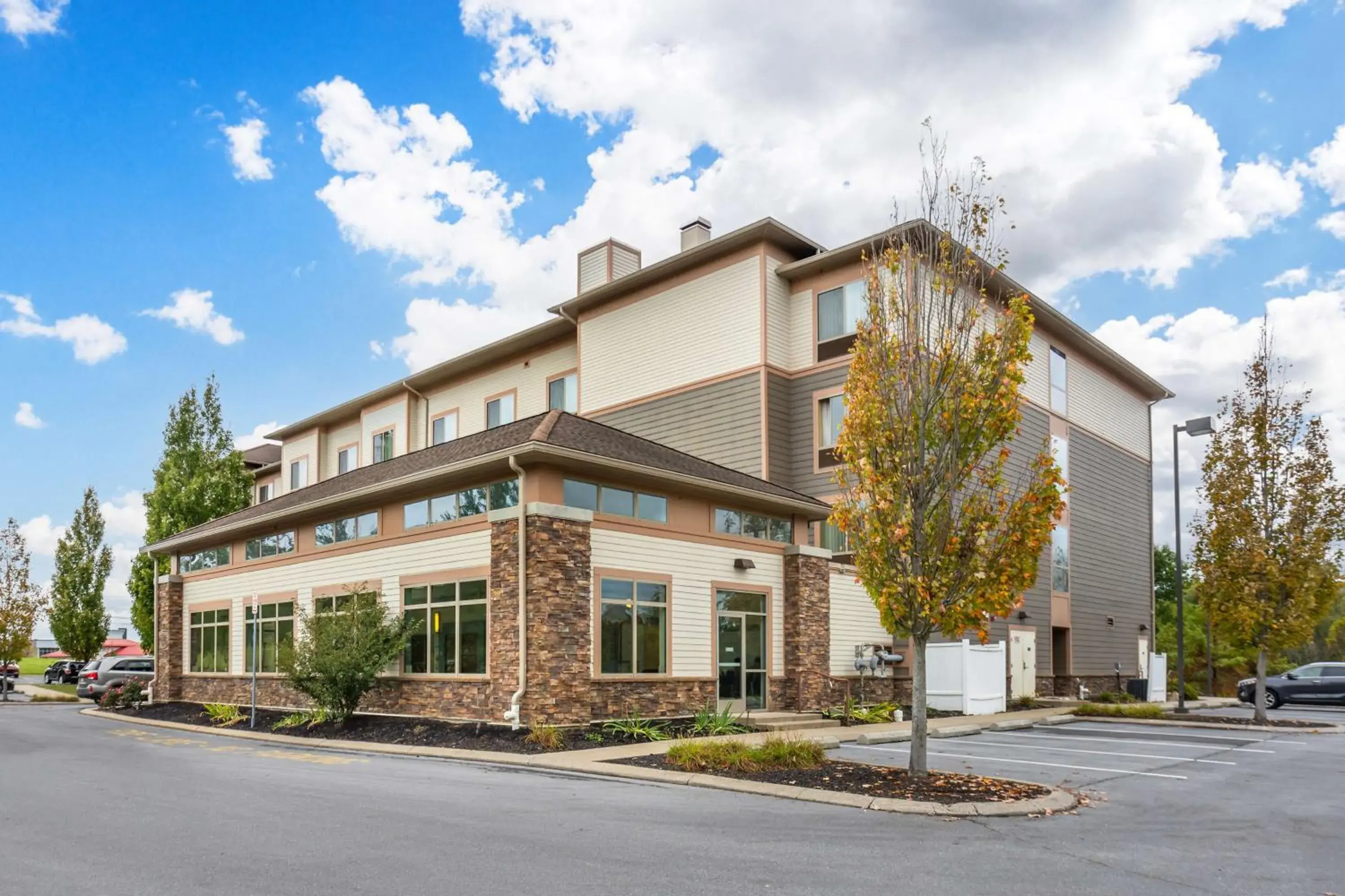 Property building in Best Western PLUS University Park Inn & Suites Property building in Best Western PLUS University Park Inn & Suites