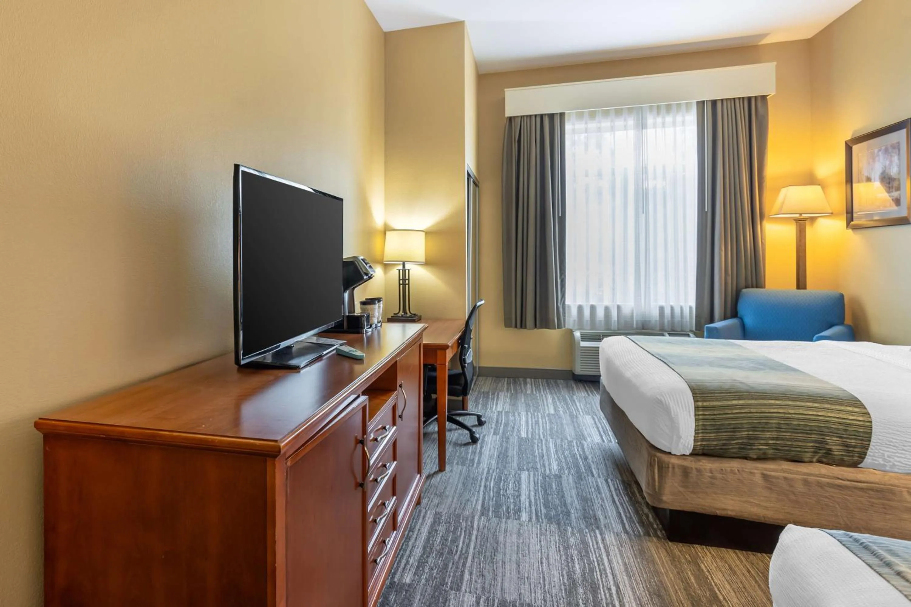 Bedroom, Bed in Best Western PLUS University Park Inn & Suites