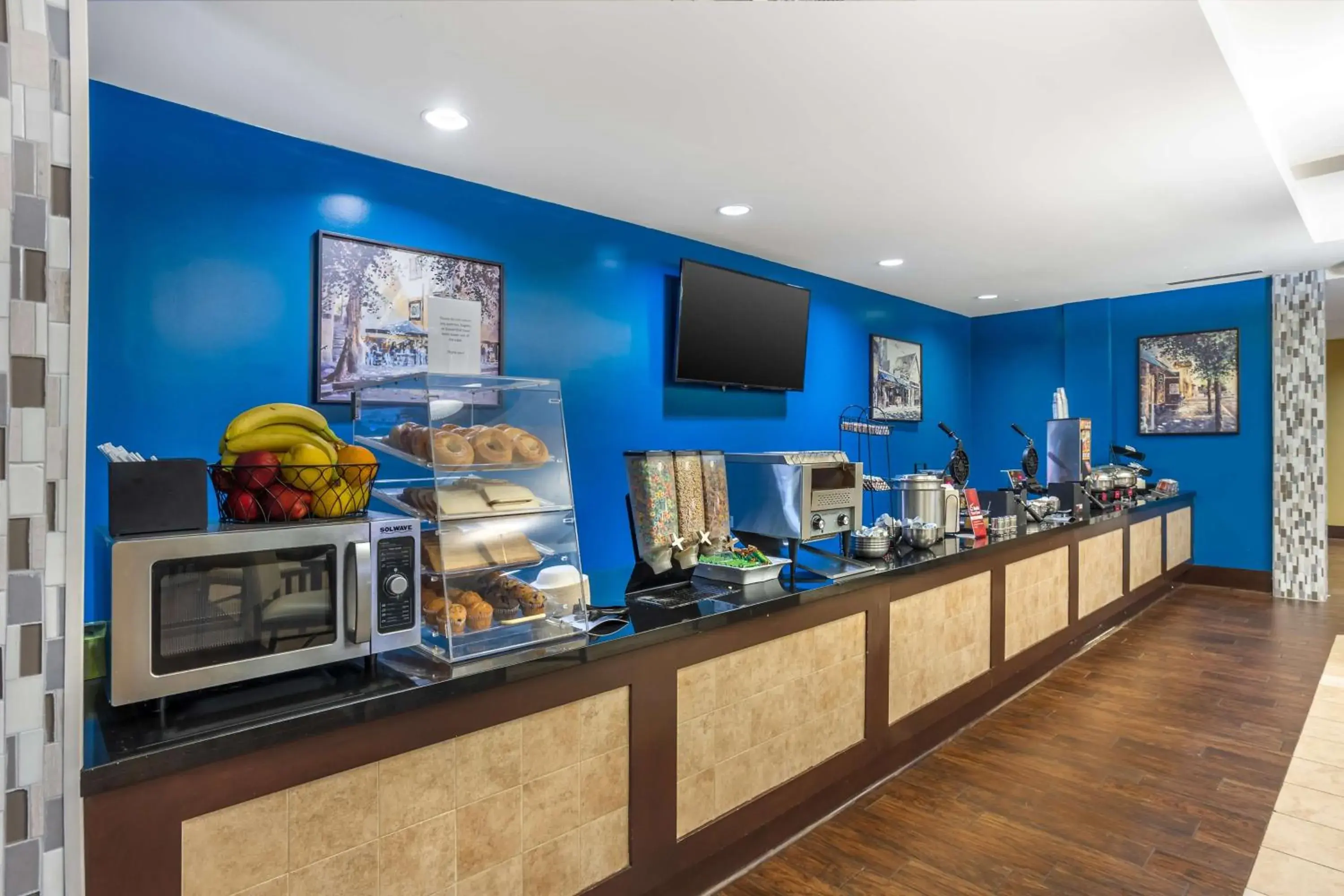 Breakfast in Best Western PLUS University Park Inn & Suites Breakfast in Best Western PLUS University Park Inn & Suites