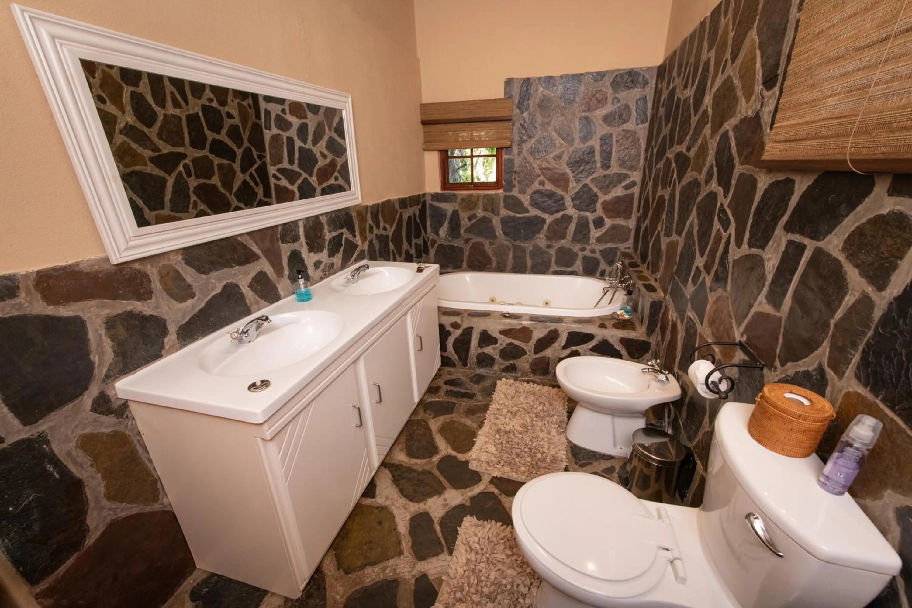 Bathroom in Blyde River Wilderness Lodge