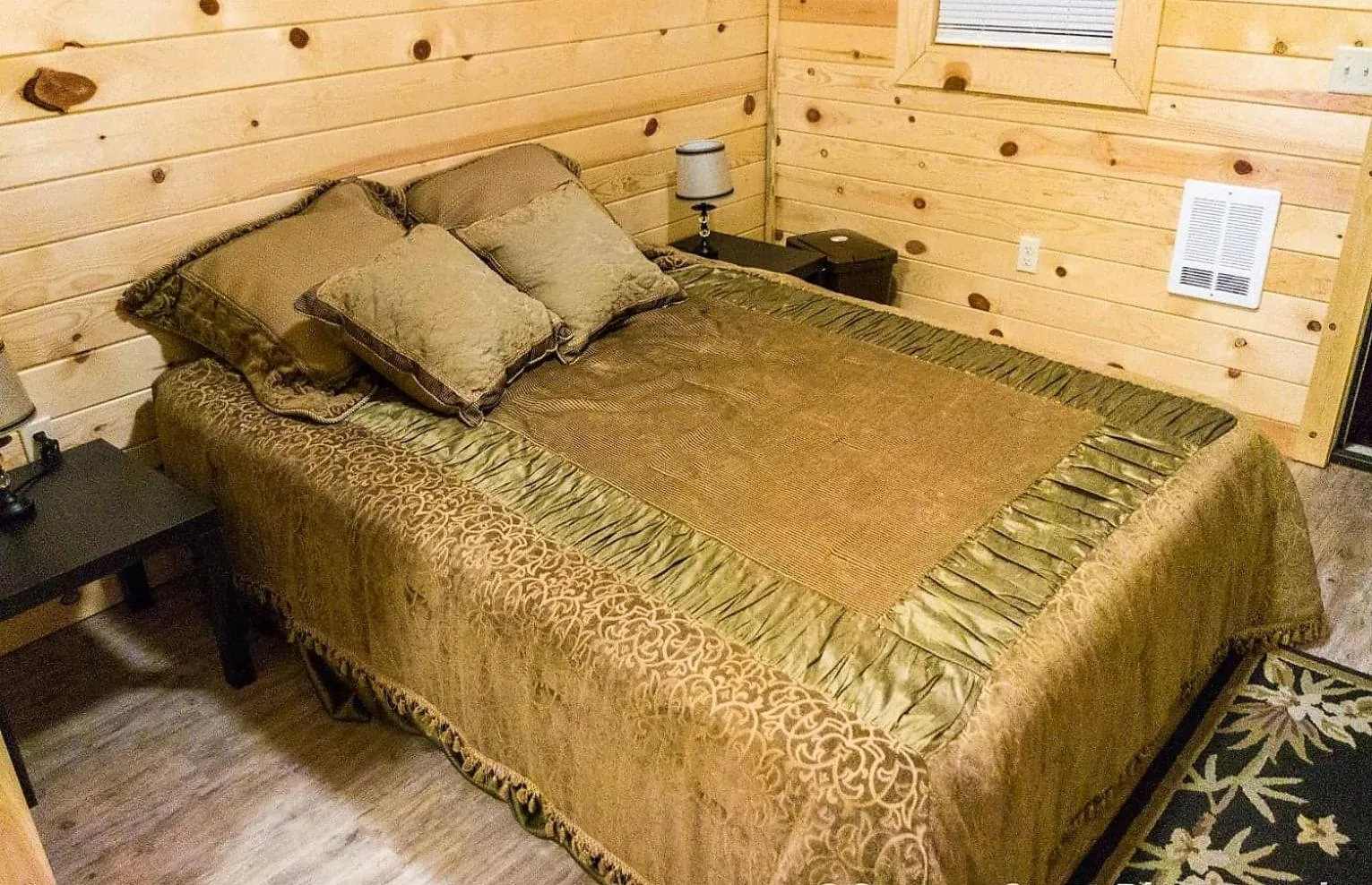 Bed in Zion’s Cozy Cabin's