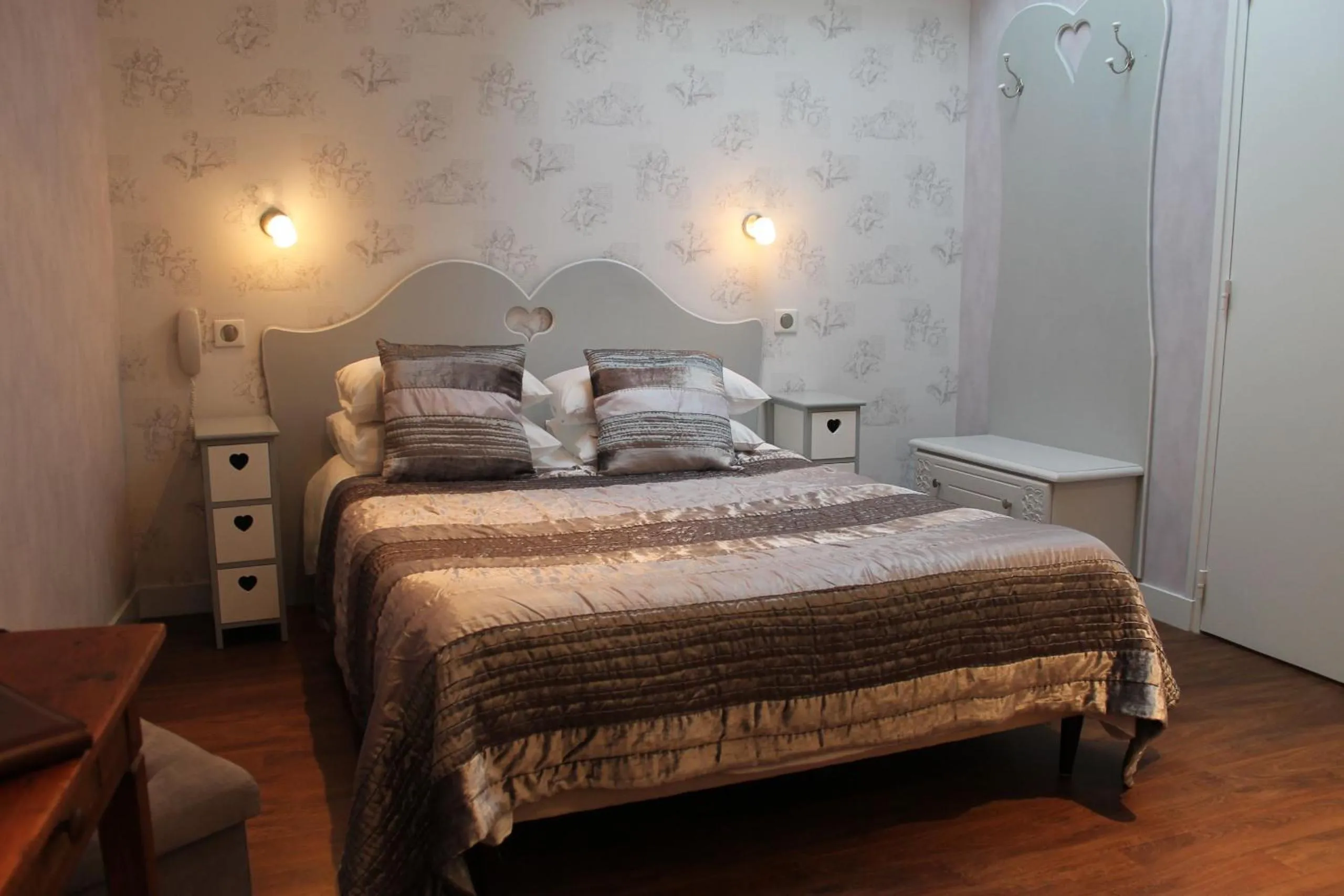 Bedroom, Bed in Hôtel Restaurant Le Moulin de Saint Verand