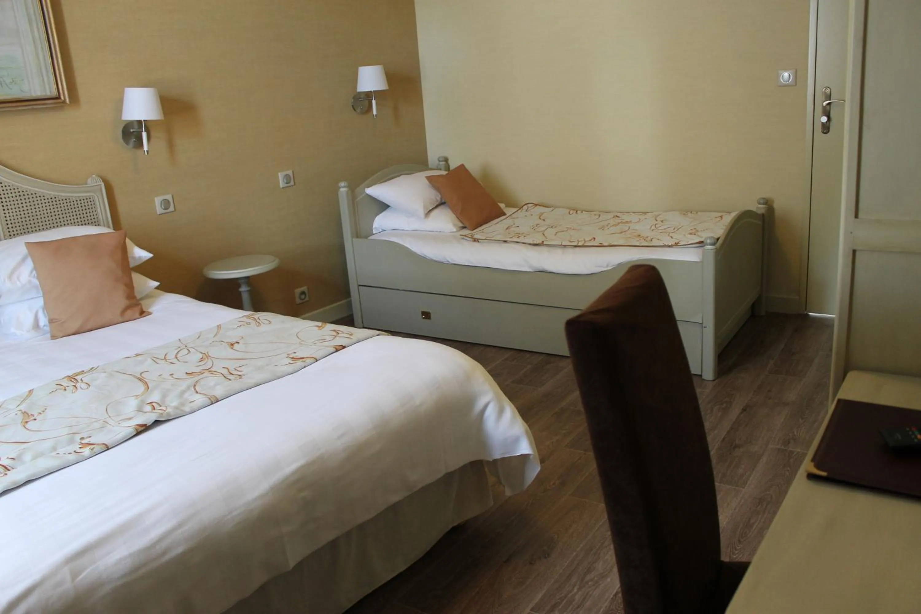 Bedroom, Bed in Hôtel Restaurant Le Moulin de Saint Verand