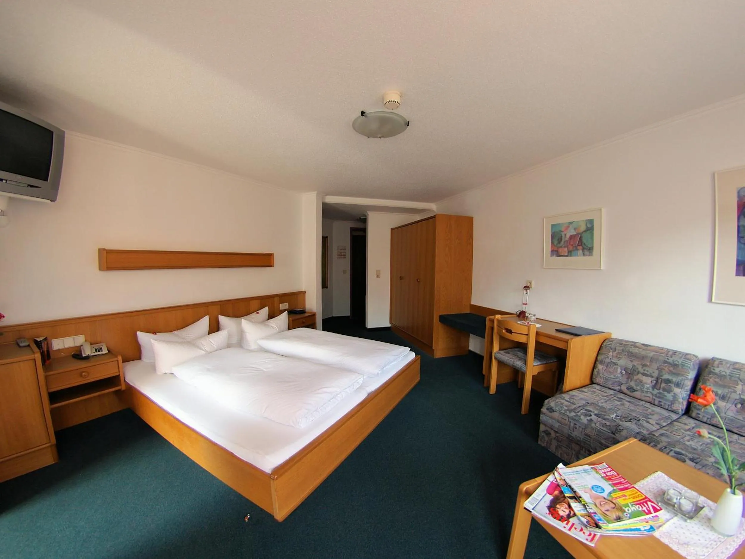 Bedroom, Bed in Hotel Montana