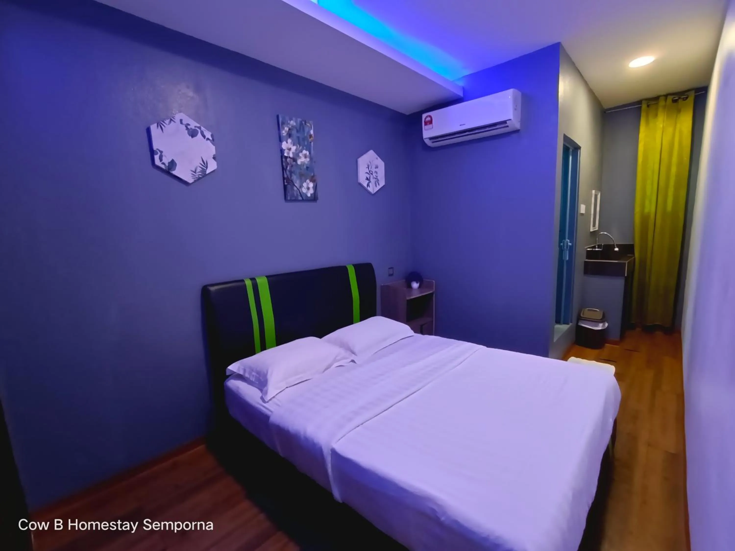 Photo of the whole room, Bed in Cow B Homestay Semporna