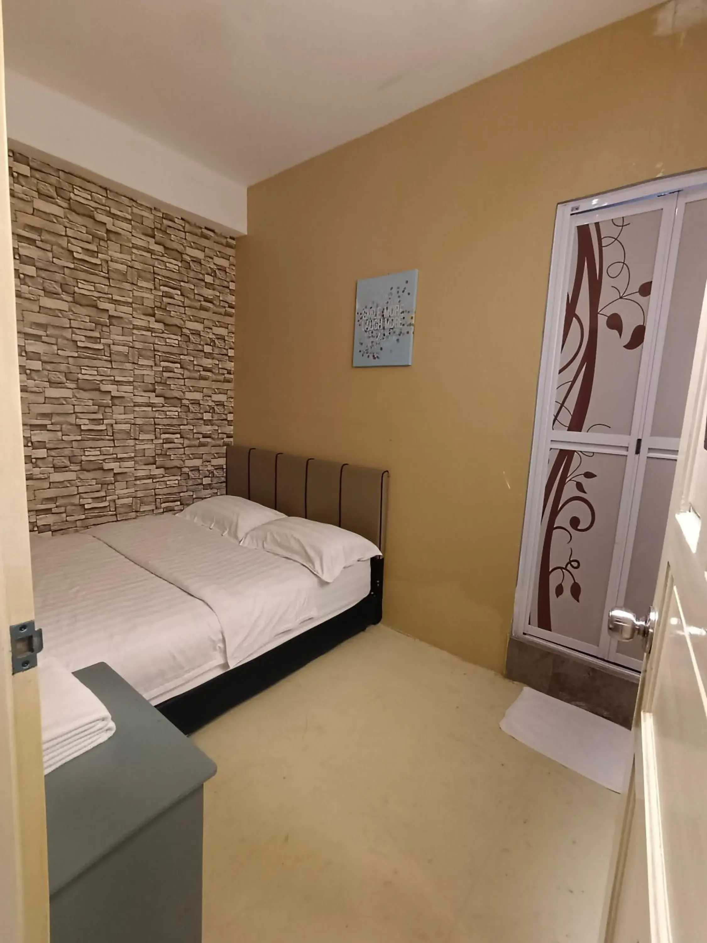 Standard Queen Room in Cow B Homestay Semporna Standard Queen Room in Cow B Homestay Semporna