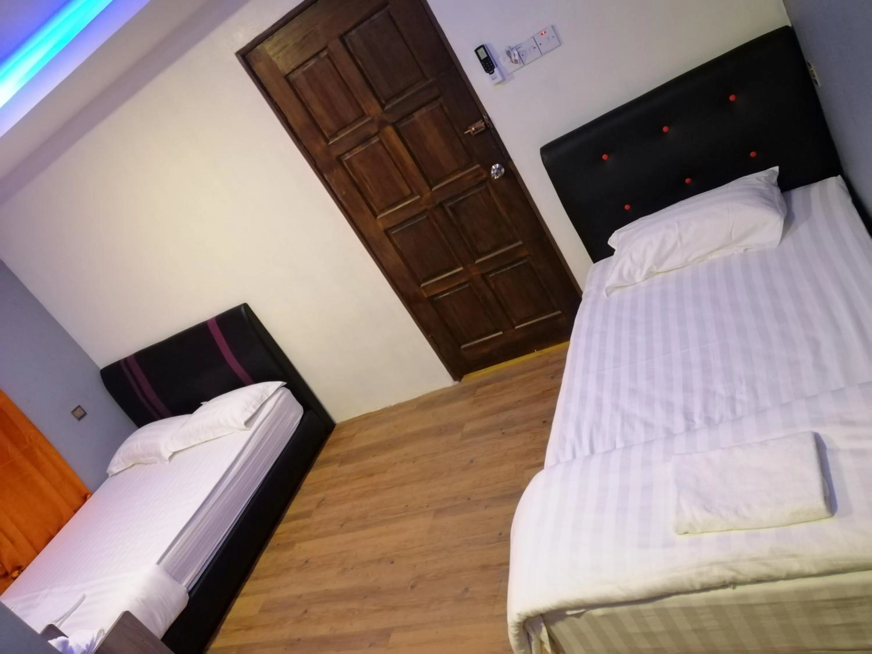 Photo of the whole room, Bed in Cow B Homestay Semporna