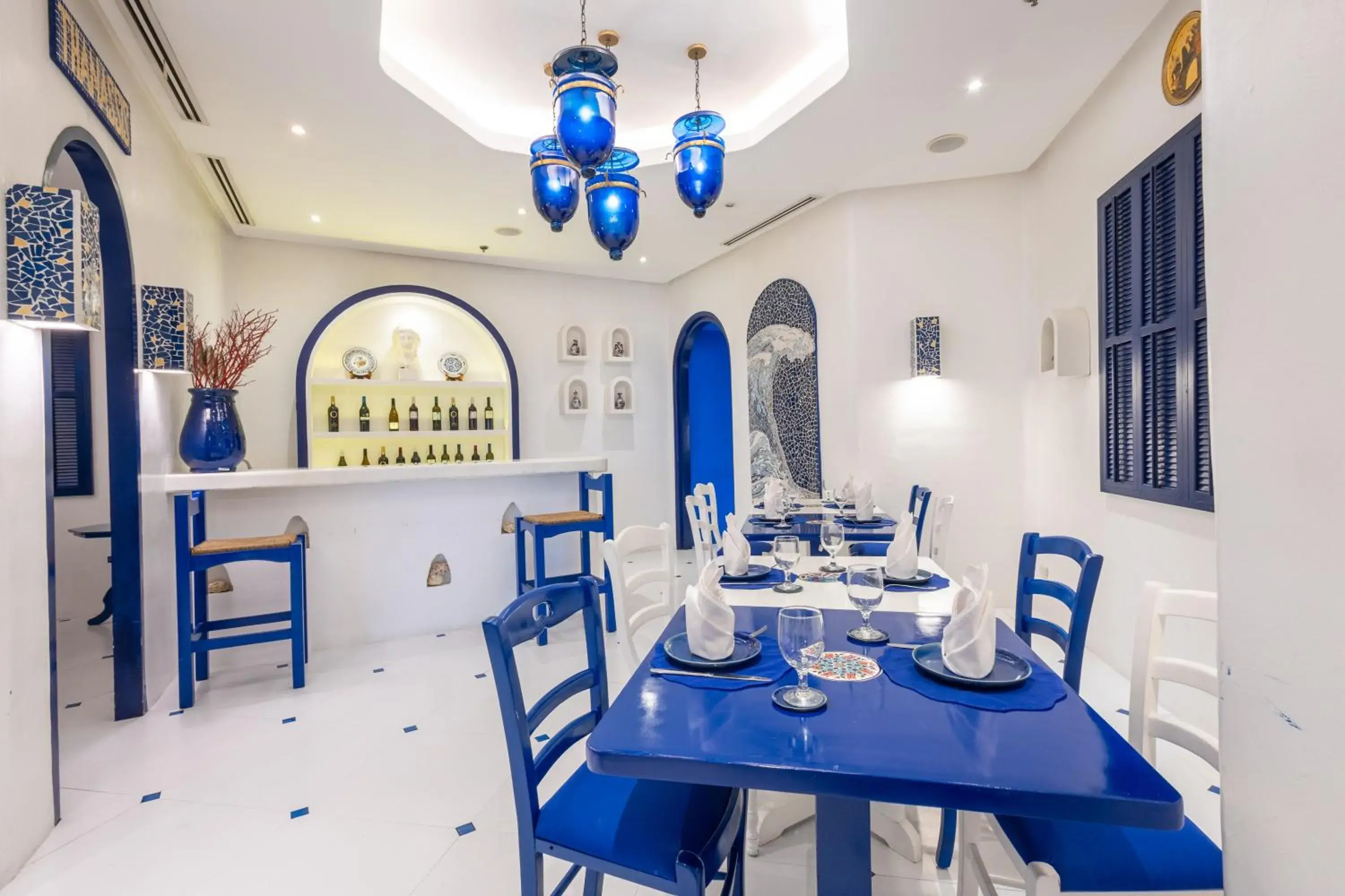 Restaurant/places to eat in The Alpha Suites Restaurant/places to eat in The Alpha Suites