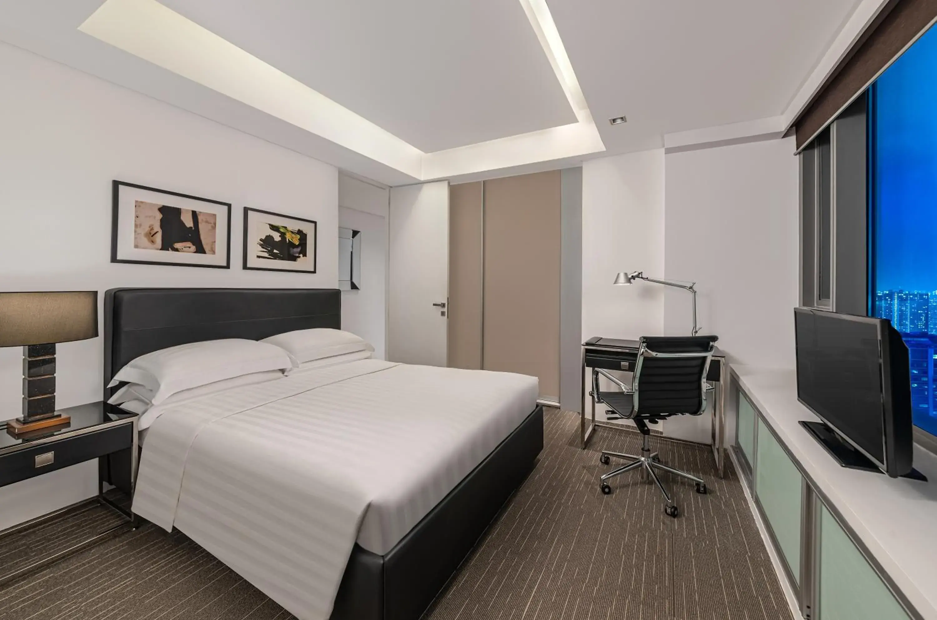 Bedroom, Bed in The Alpha Suites Bedroom, Bed in The Alpha Suites