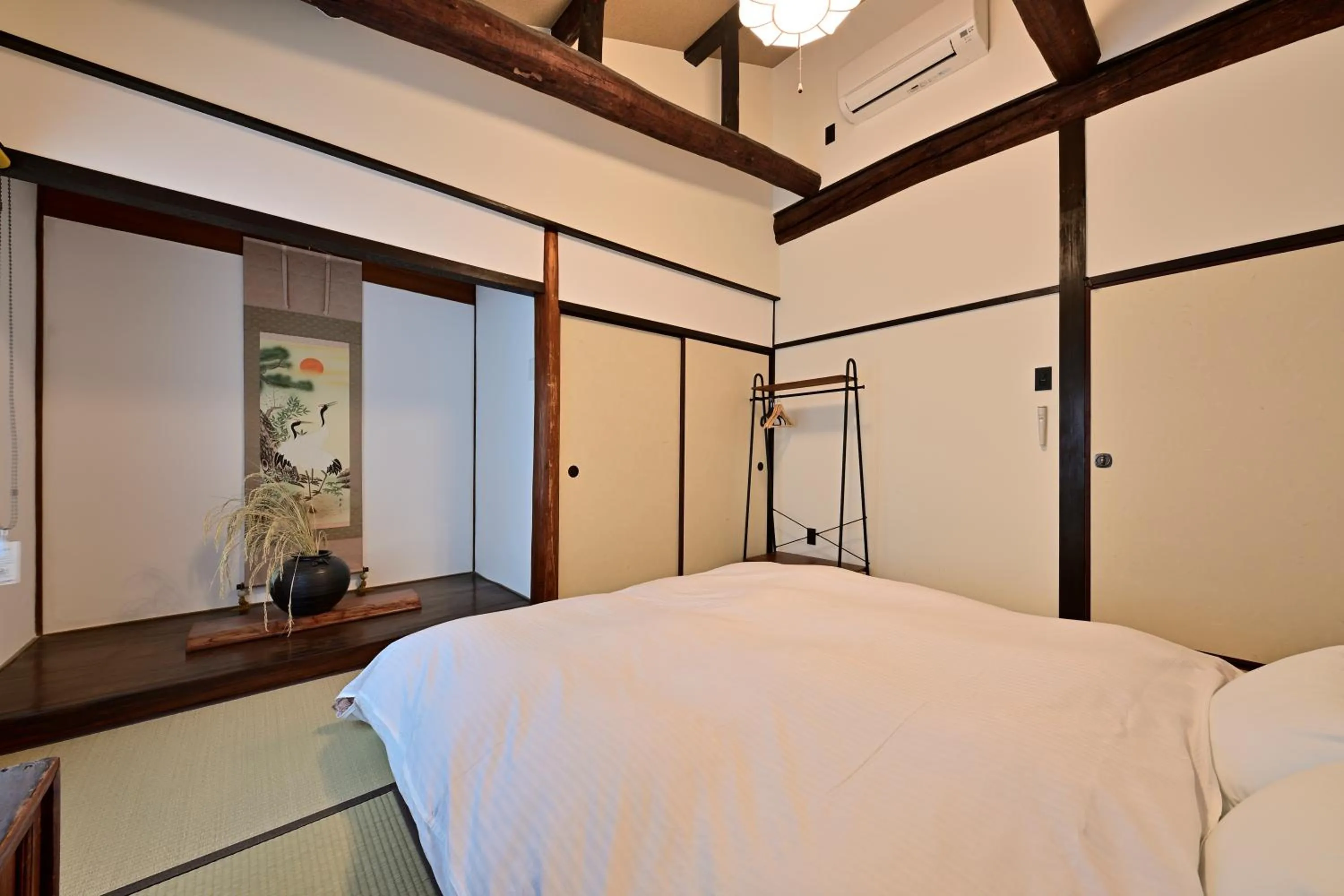 Bed in Luxury Machiya Takeya Nishijin