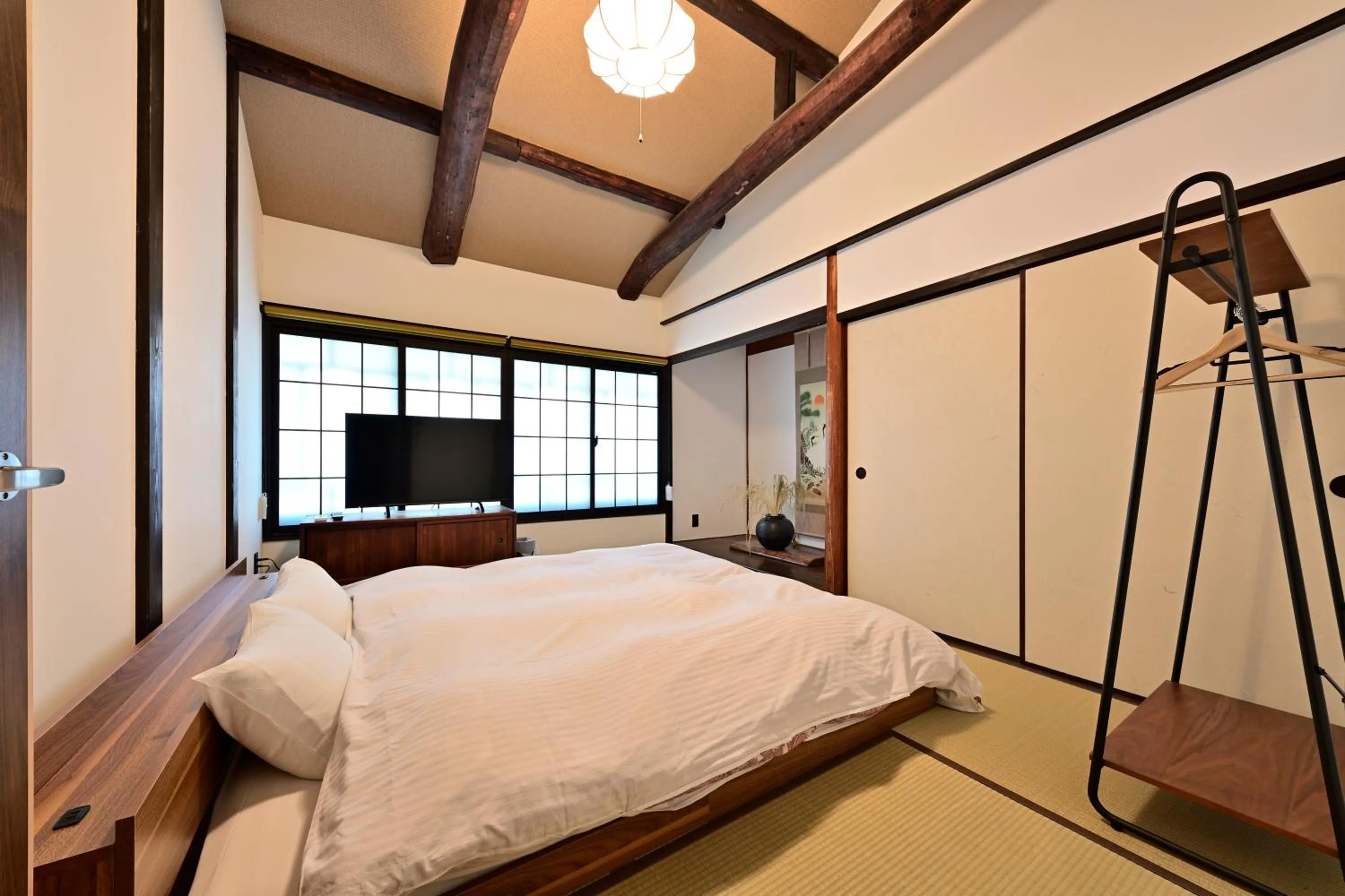 Bed in Luxury Machiya Takeya Nishijin