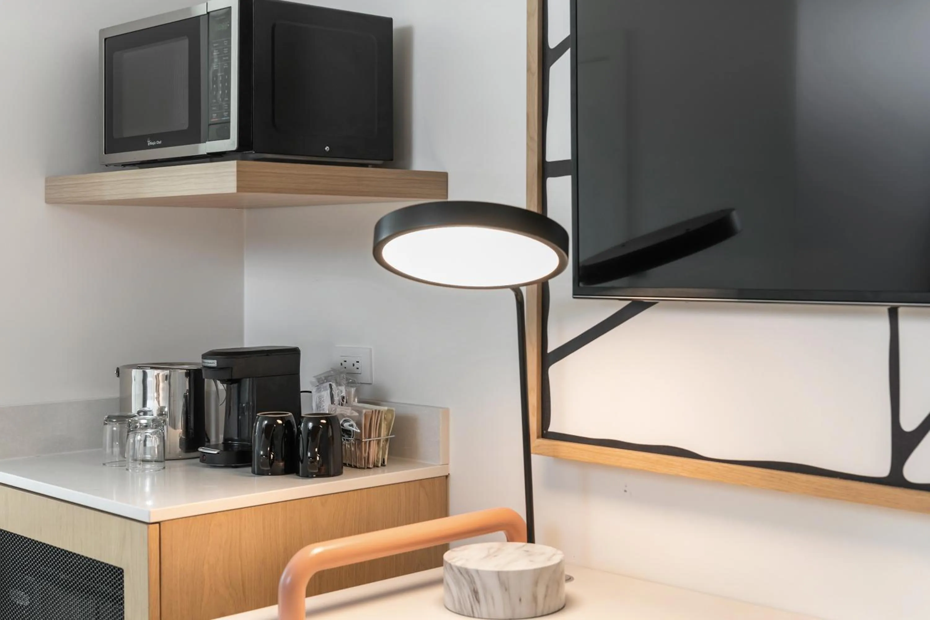 Coffee/tea facilities in Chablis Inn