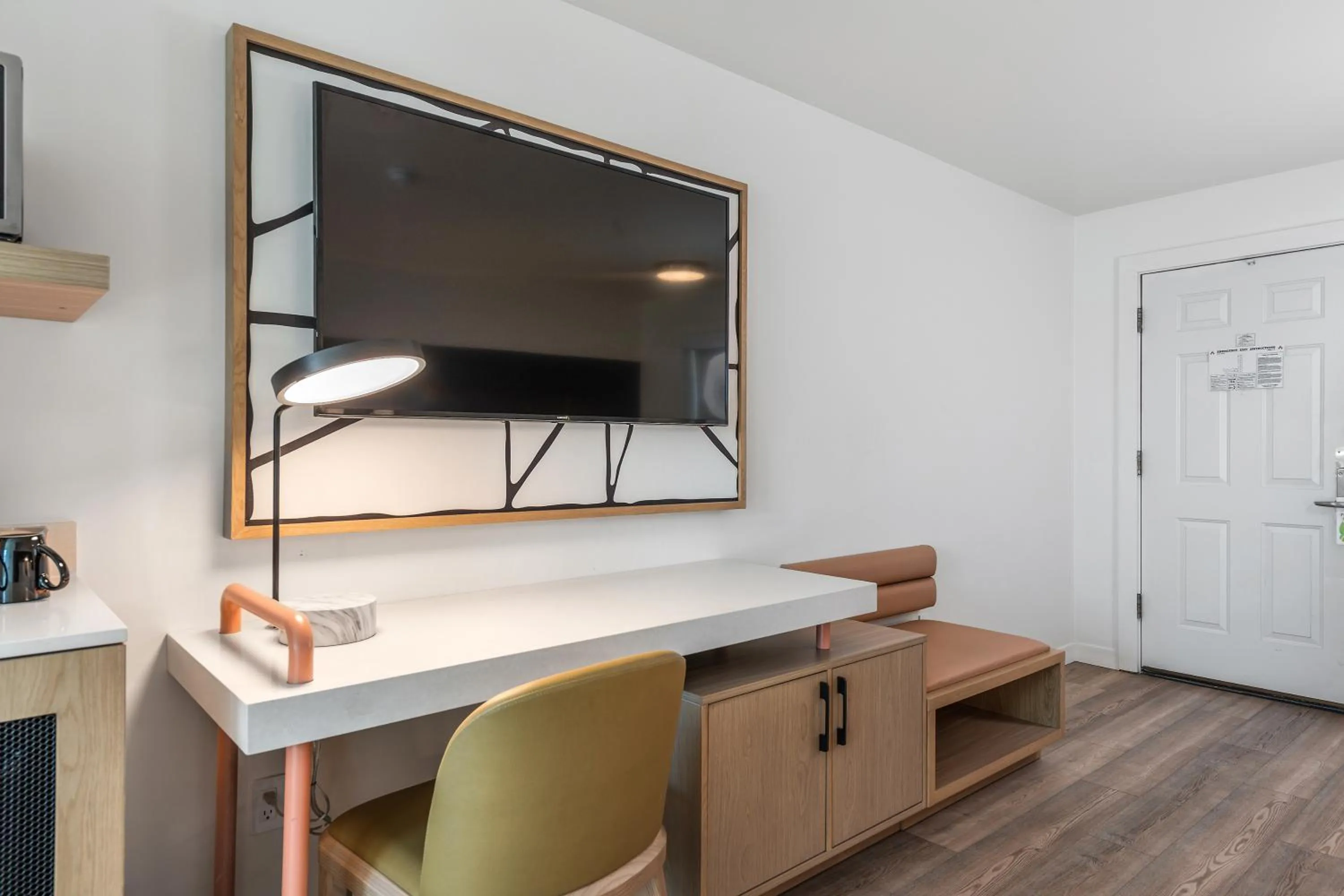 TV and multimedia in Chablis Inn