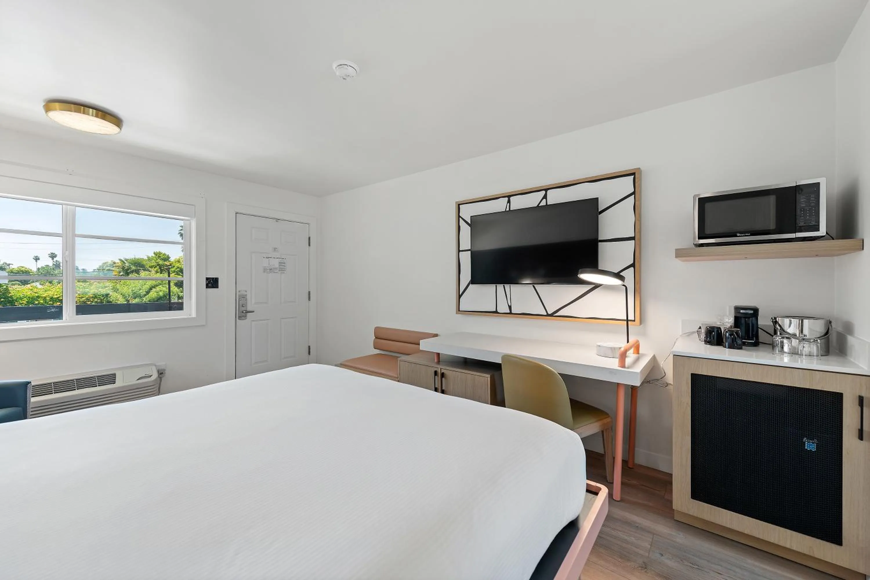 TV and multimedia, Bed in Chablis Inn