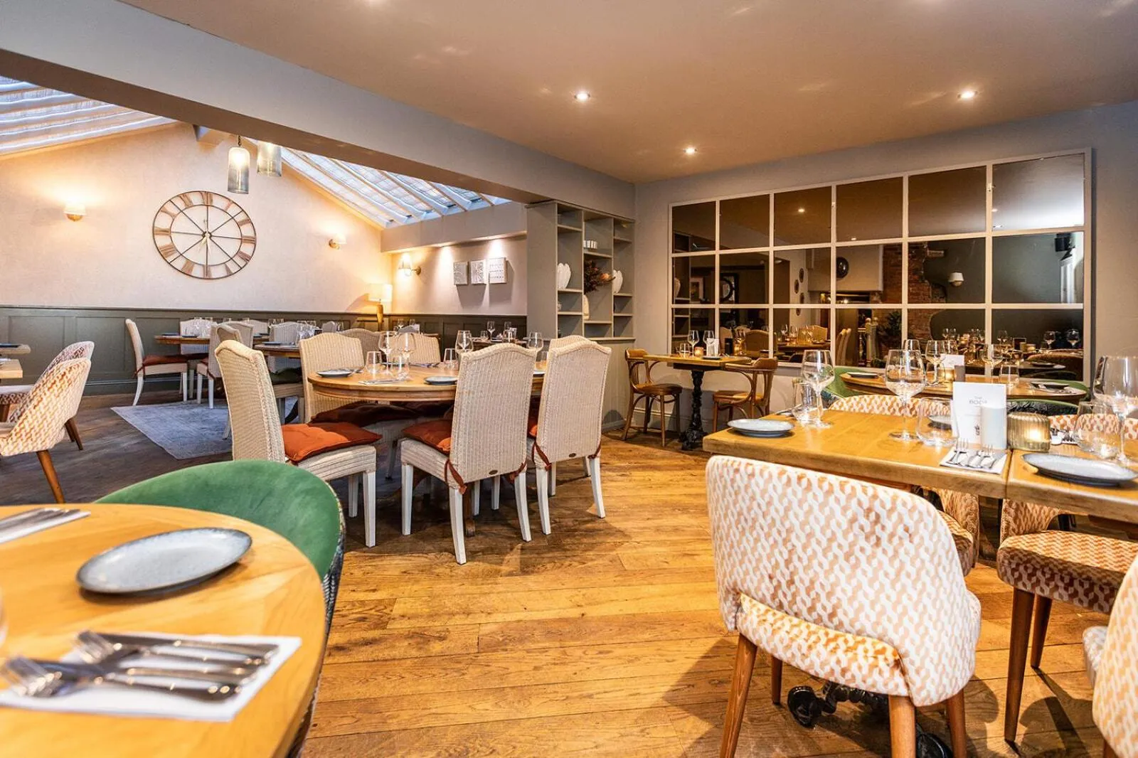Dining area in The Boot Inn