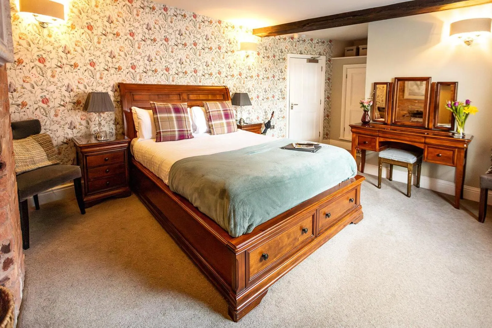 Bedroom, Bed in The Boot Inn