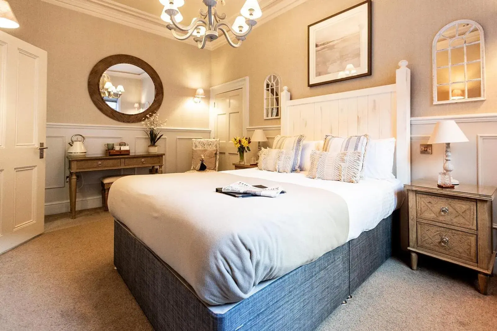 Bedroom, Bed in The Boot Inn Bedroom, Bed in The Boot Inn