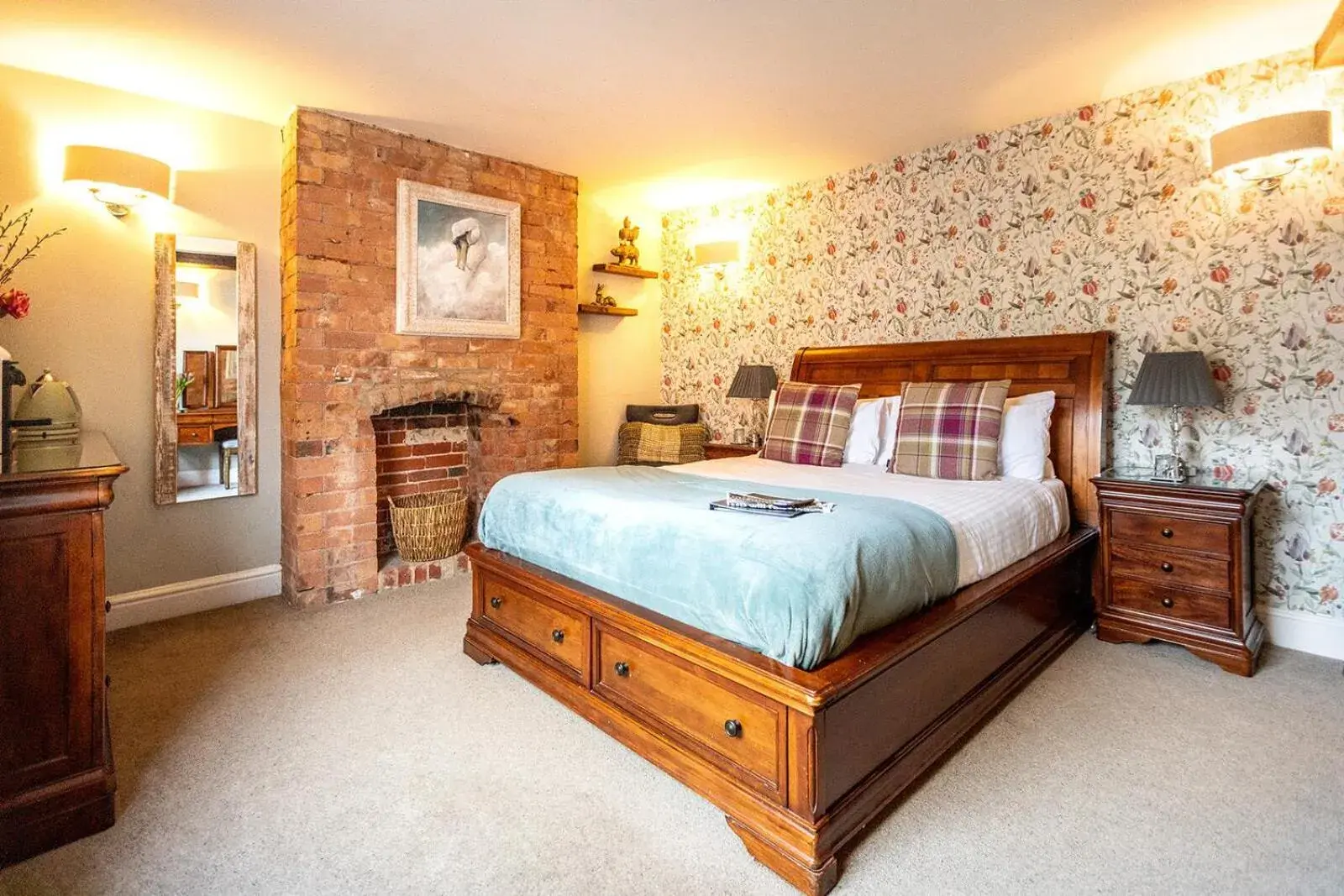 Bedroom, Bed in The Boot Inn Bedroom, Bed in The Boot Inn