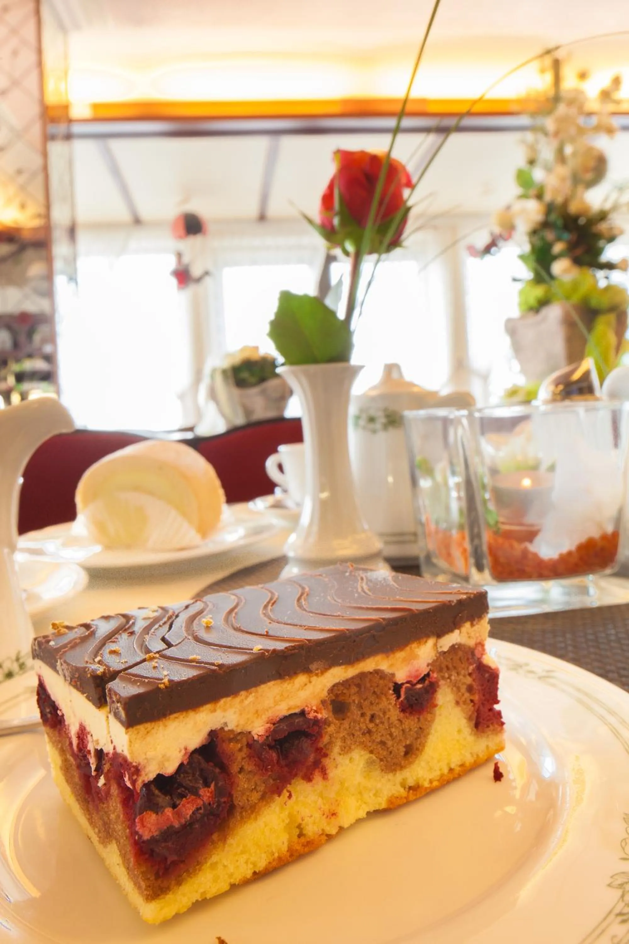 Food and drinks in Themen Hotel Terrassen Cafe