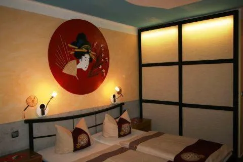 Photo of the whole room, Bed in Themen Hotel Terrassen Cafe