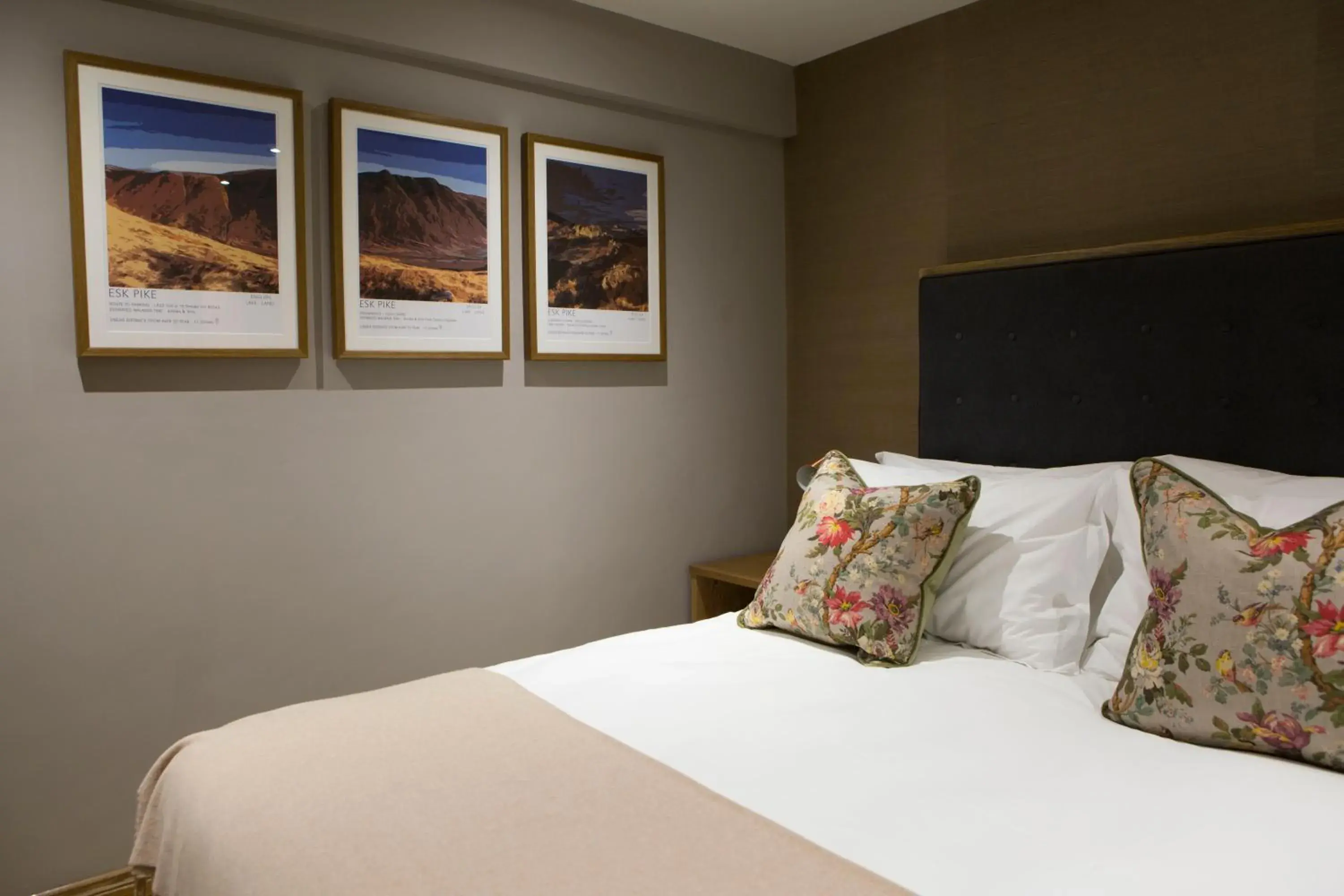 King Room in The Queen's Head Hotel King Room in The Queen's Head Hotel