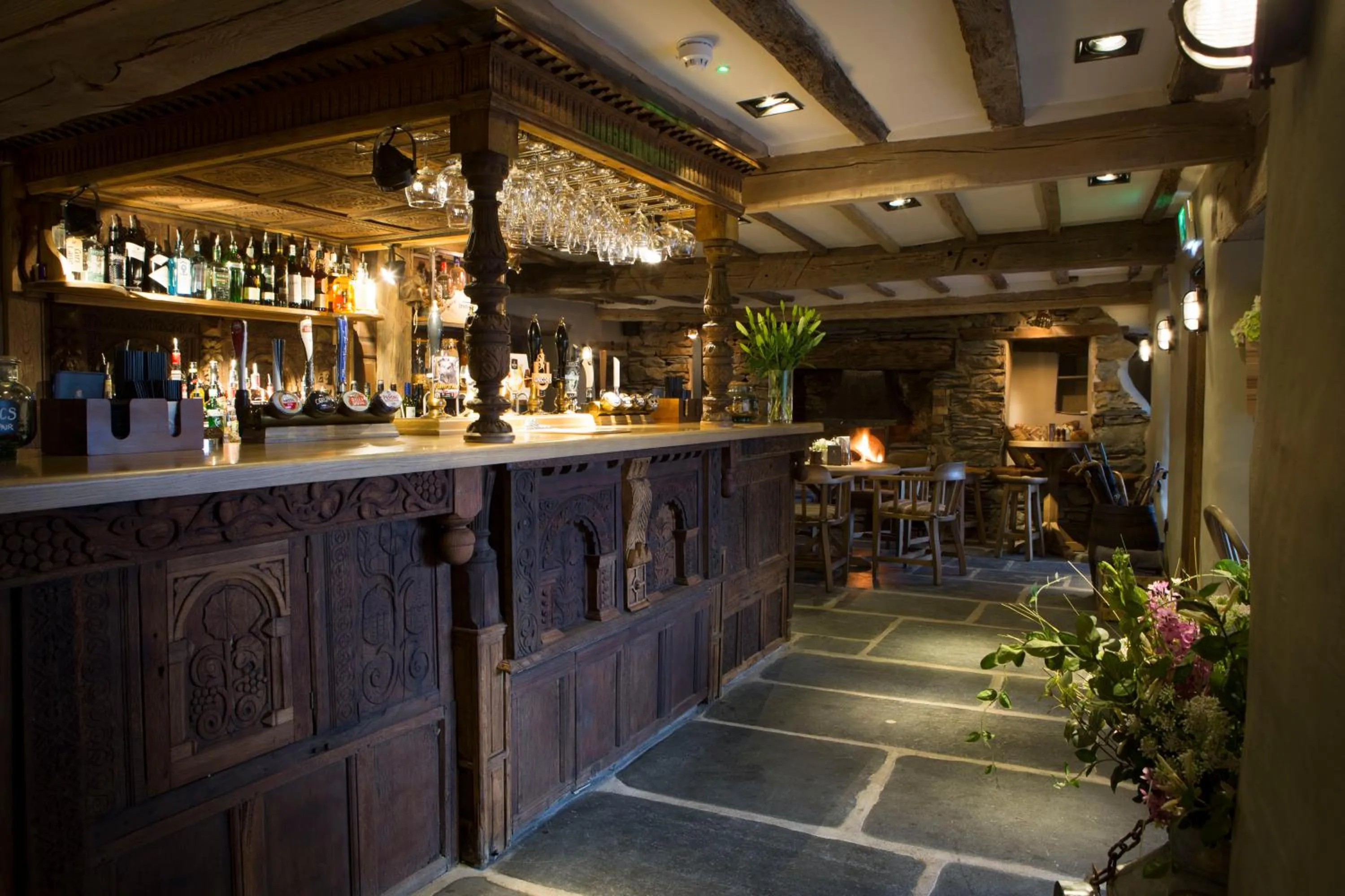 Restaurant/places to eat in The Queen's Head Hotel