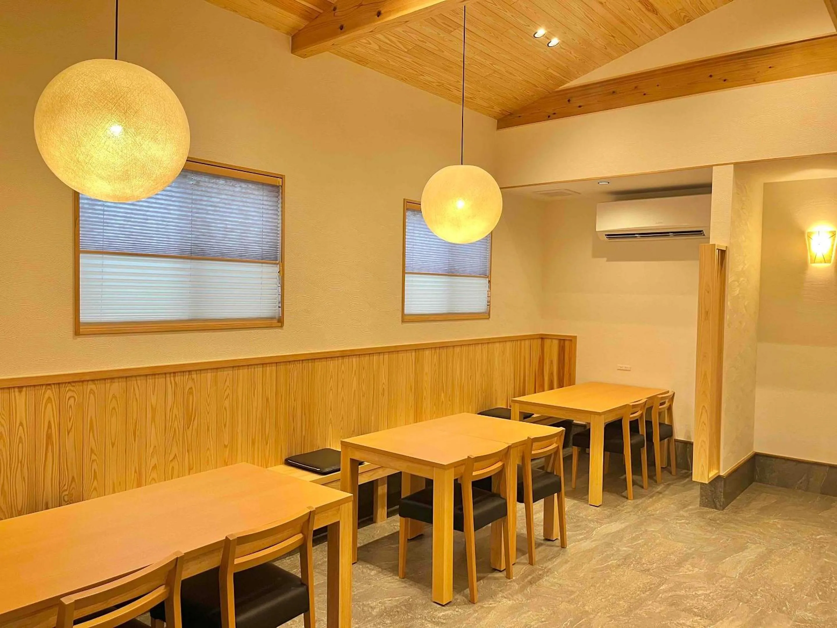 Restaurant/places to eat in Sparky’s House