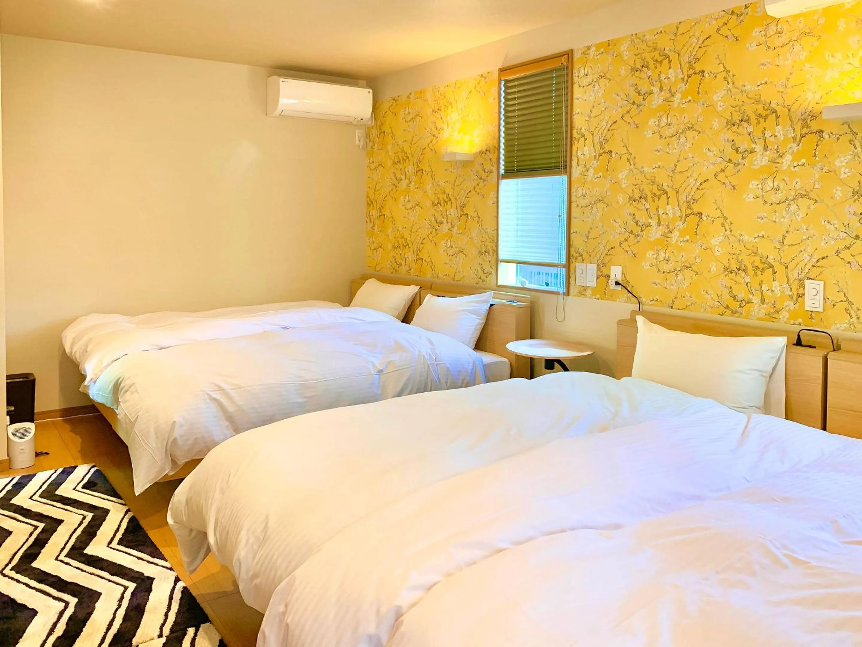 Photo of the whole room, Bed in Sparky’s House