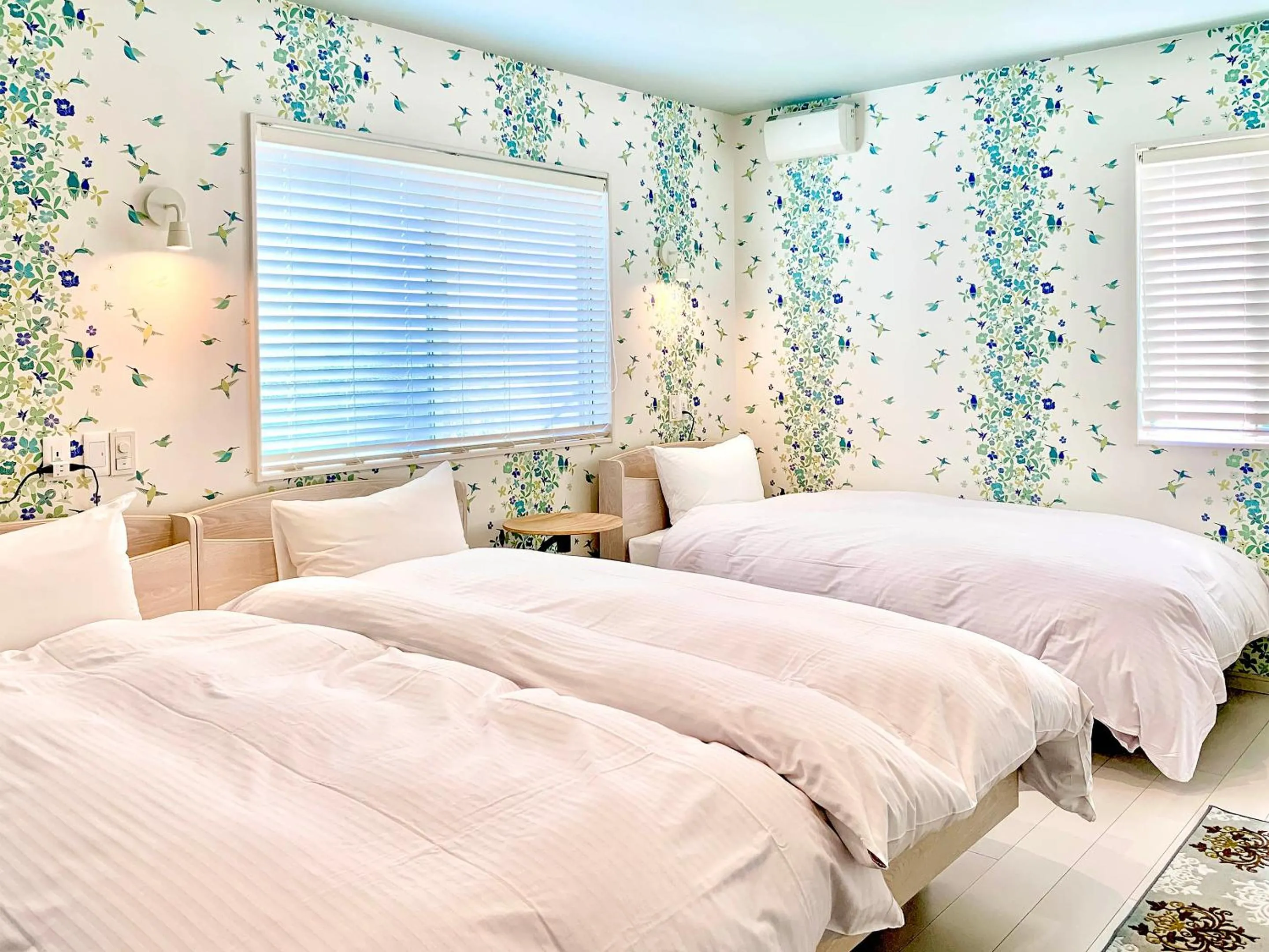 Photo of the whole room, Bed in Sparky’s House