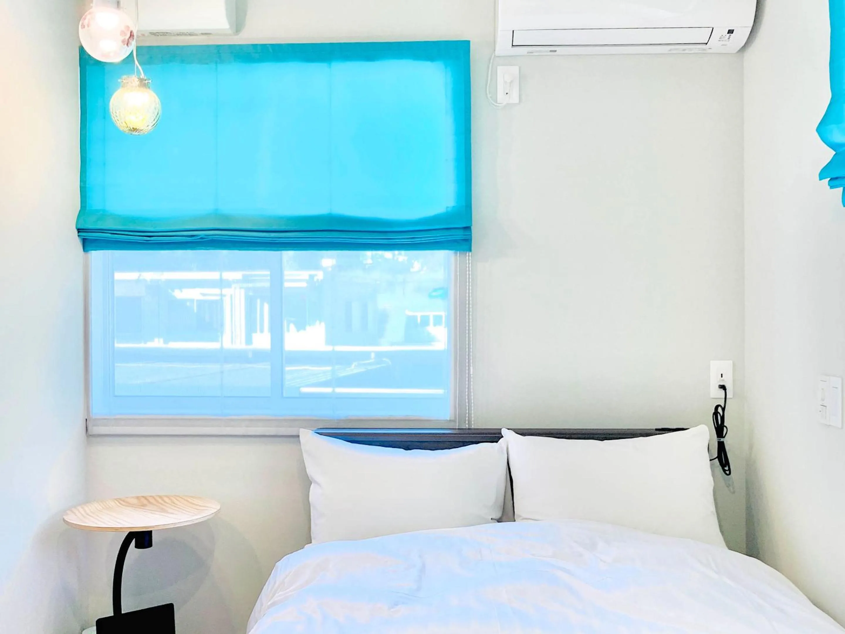 Photo of the whole room, Bed in Sparky’s House