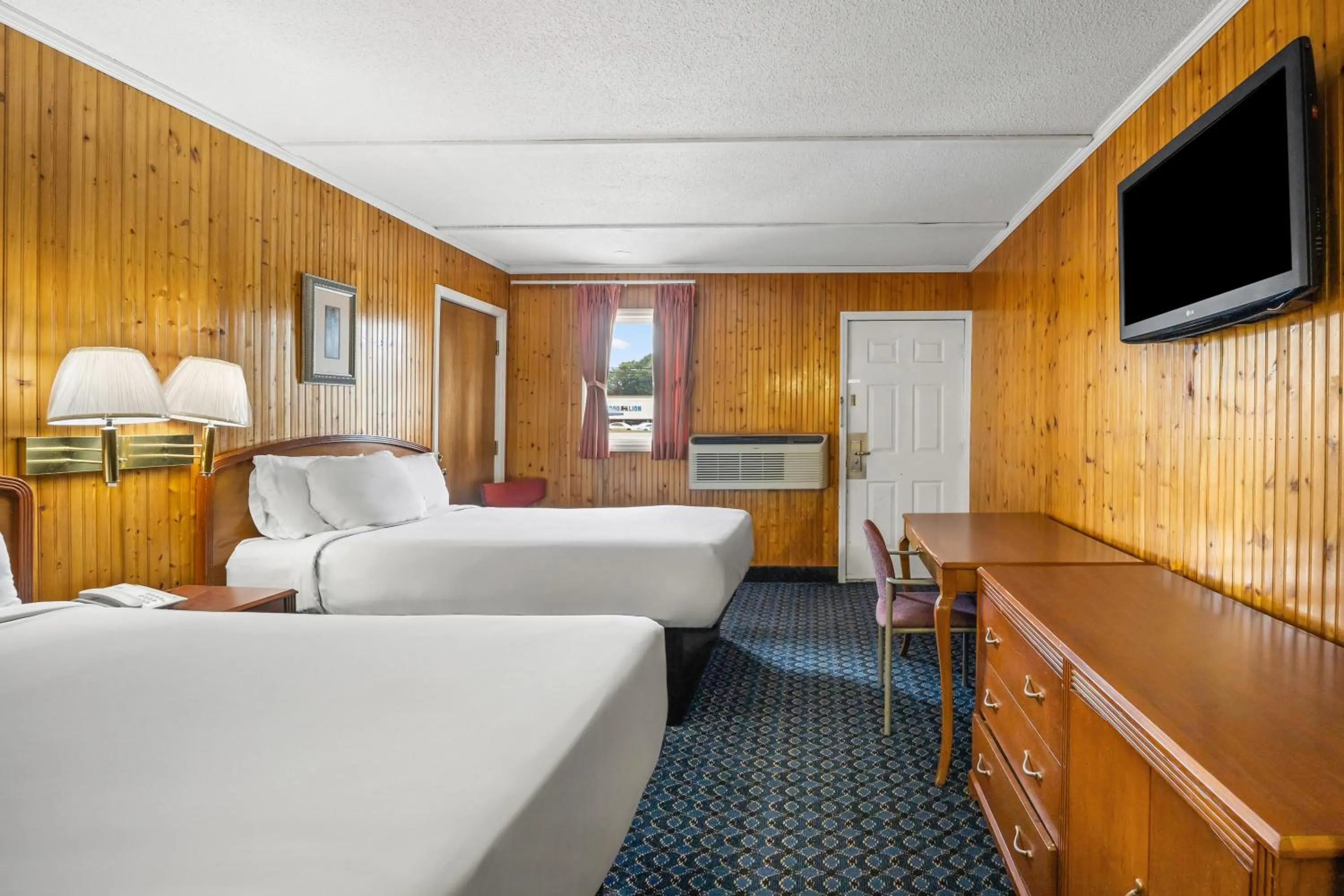 Bed in Americas Best Value Inn - Roxboro