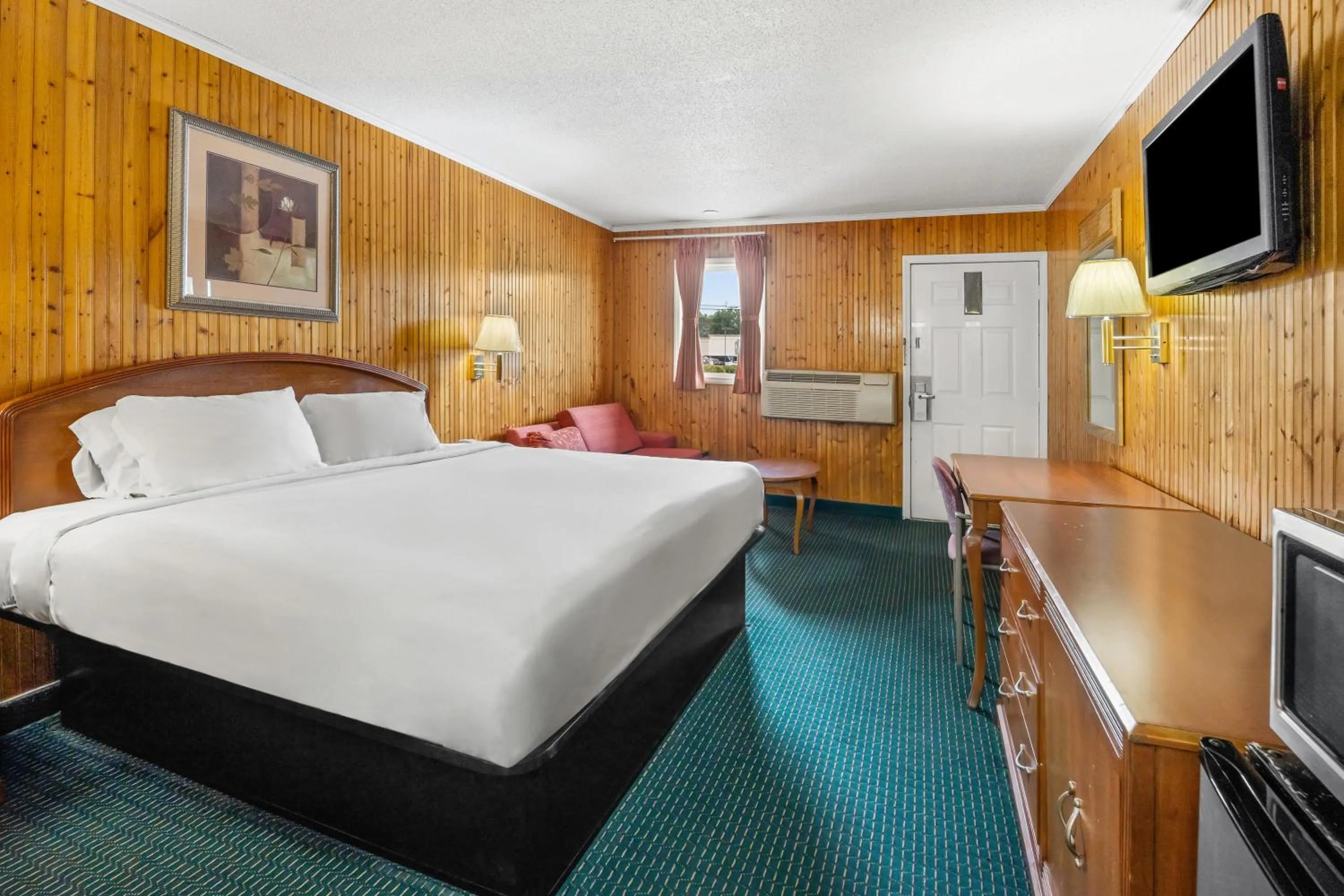 Bed in Americas Best Value Inn - Roxboro