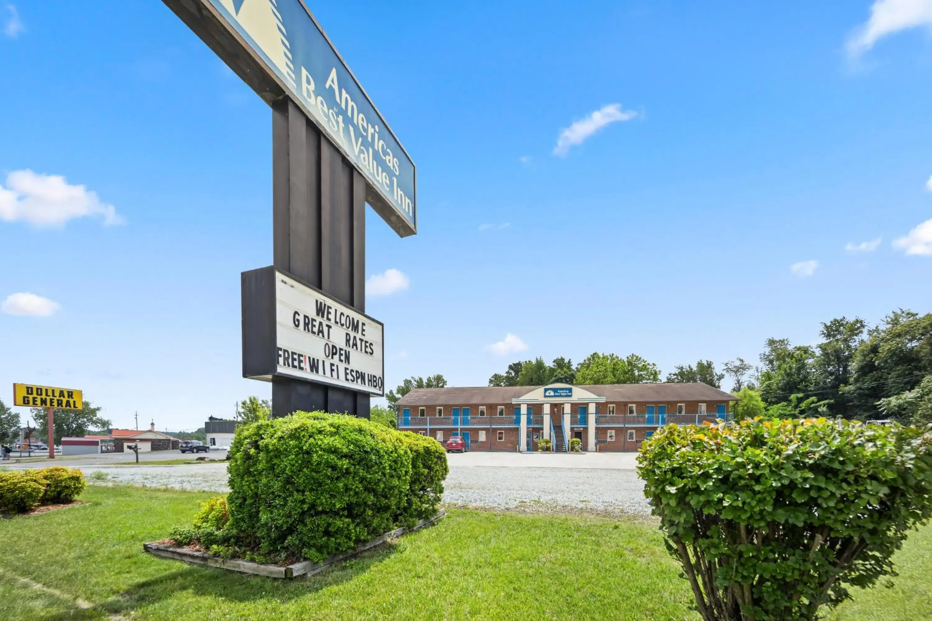 Property building in Americas Best Value Inn - Roxboro Property building in Americas Best Value Inn - Roxboro