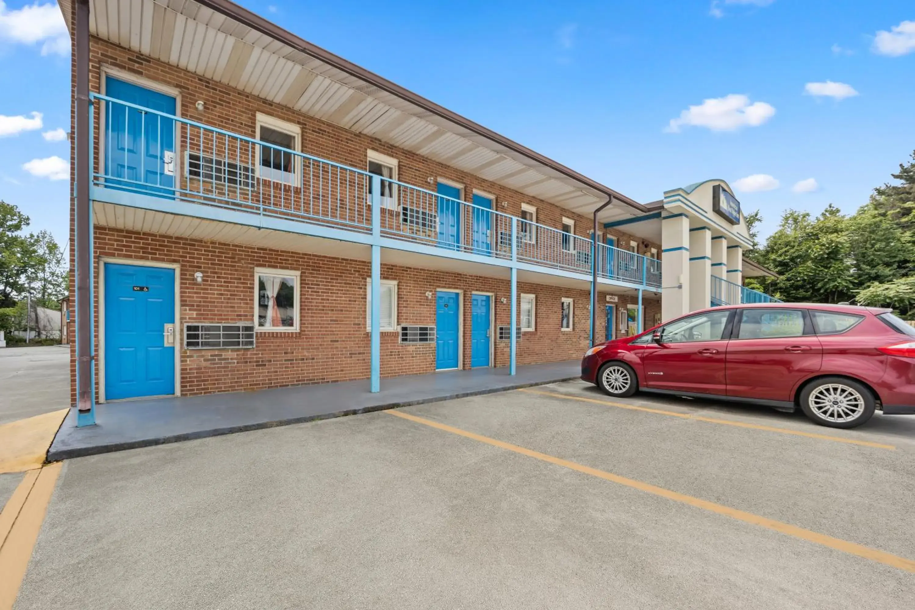 Property building in Americas Best Value Inn - Roxboro Property building in Americas Best Value Inn - Roxboro