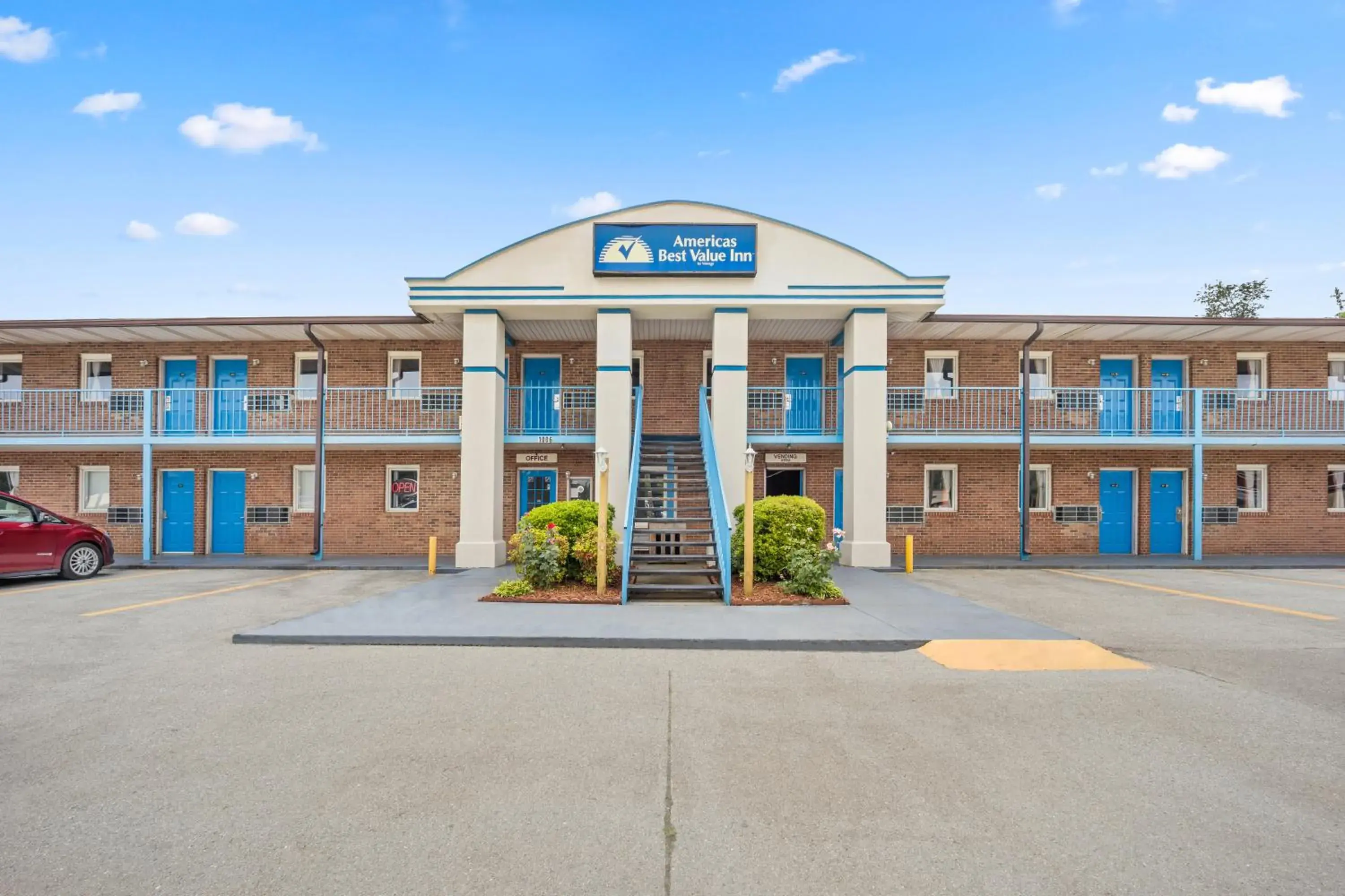 Property building in Americas Best Value Inn - Roxboro Property building in Americas Best Value Inn - Roxboro
