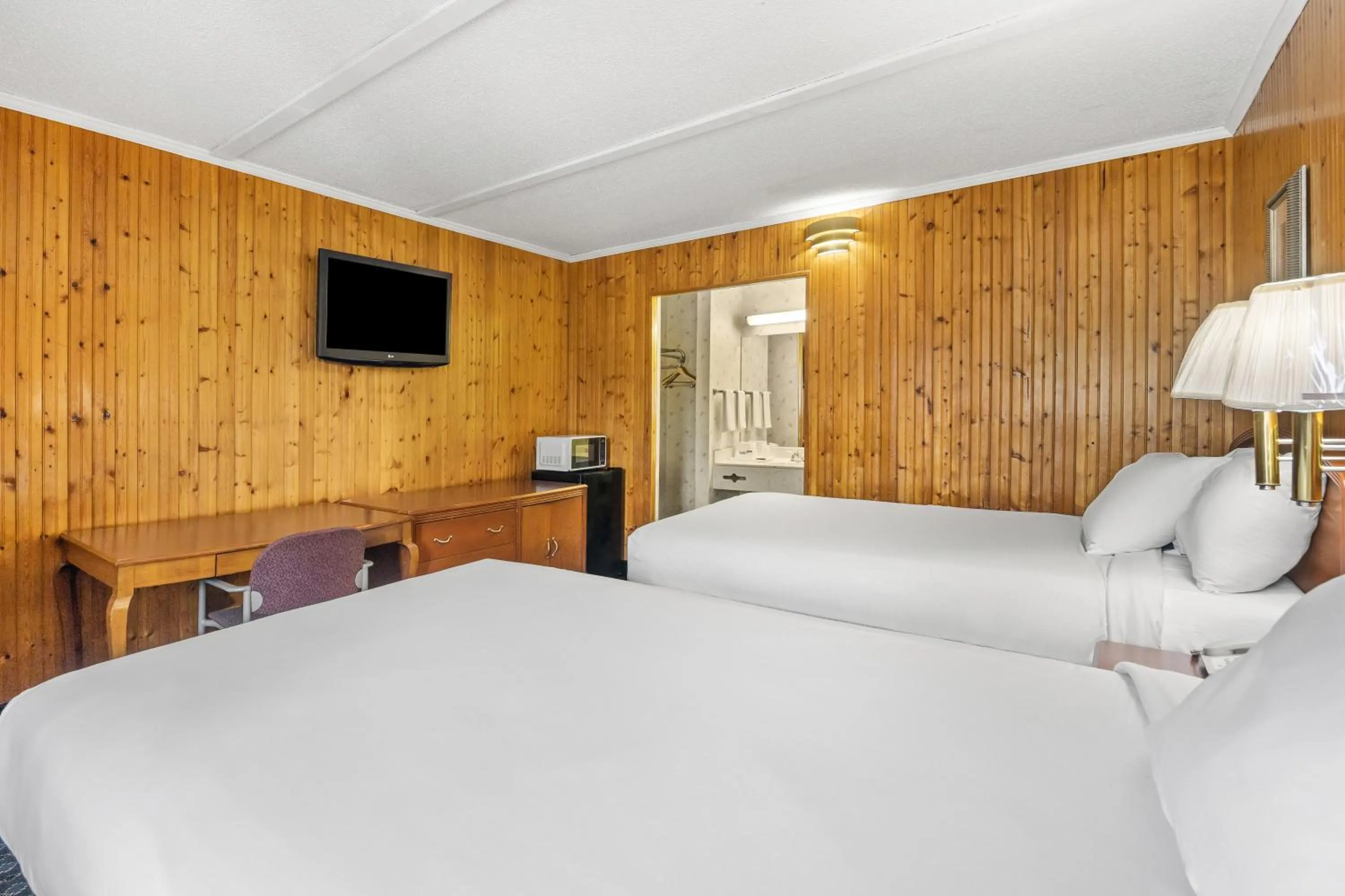 Bed in Americas Best Value Inn - Roxboro