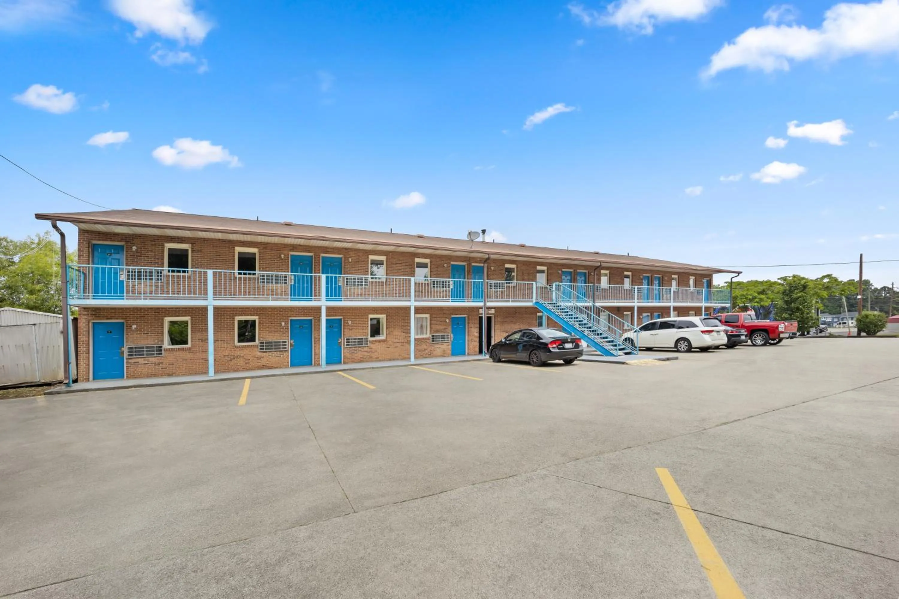 Property building in Americas Best Value Inn - Roxboro