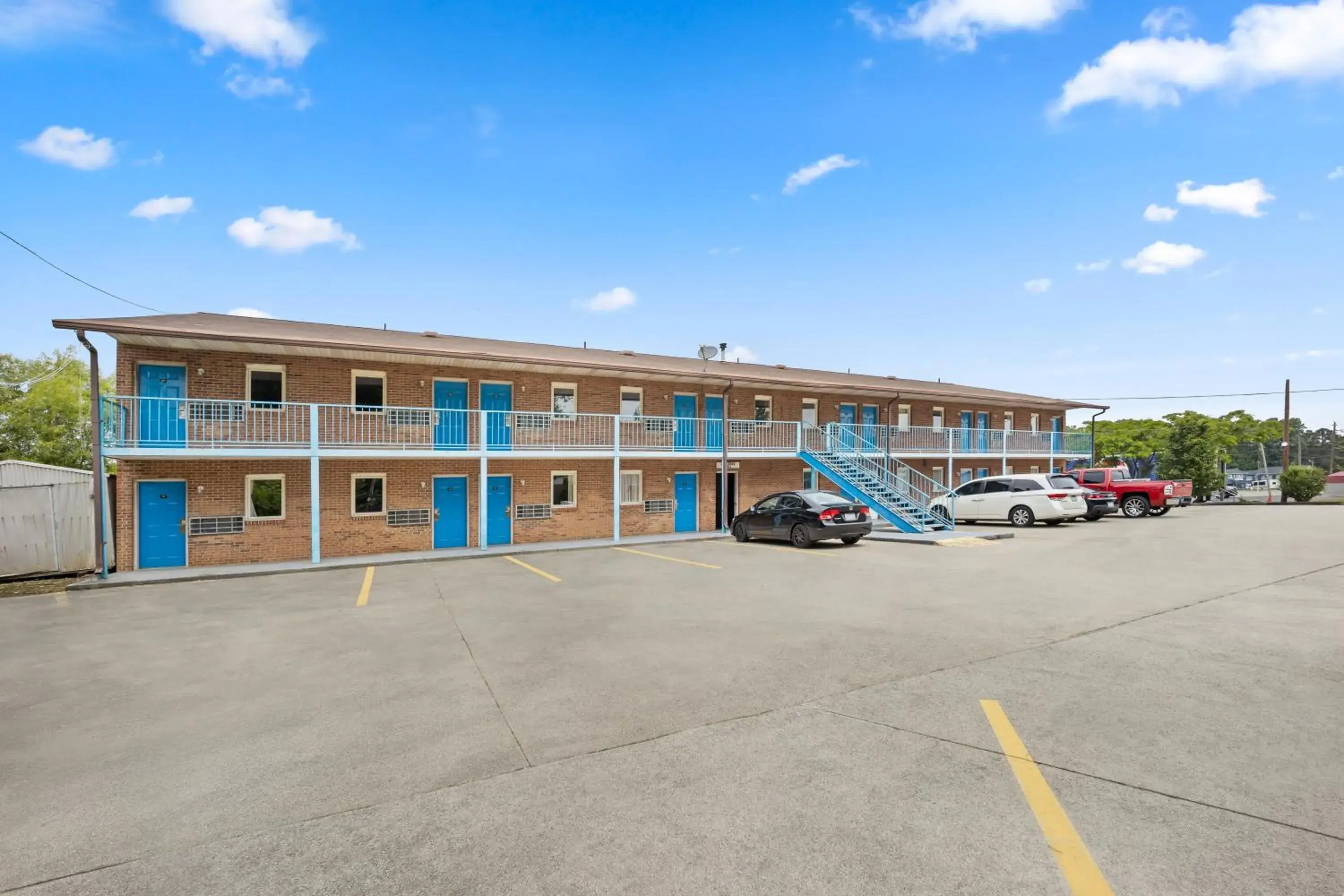 Property building in Americas Best Value Inn - Roxboro Property building in Americas Best Value Inn - Roxboro