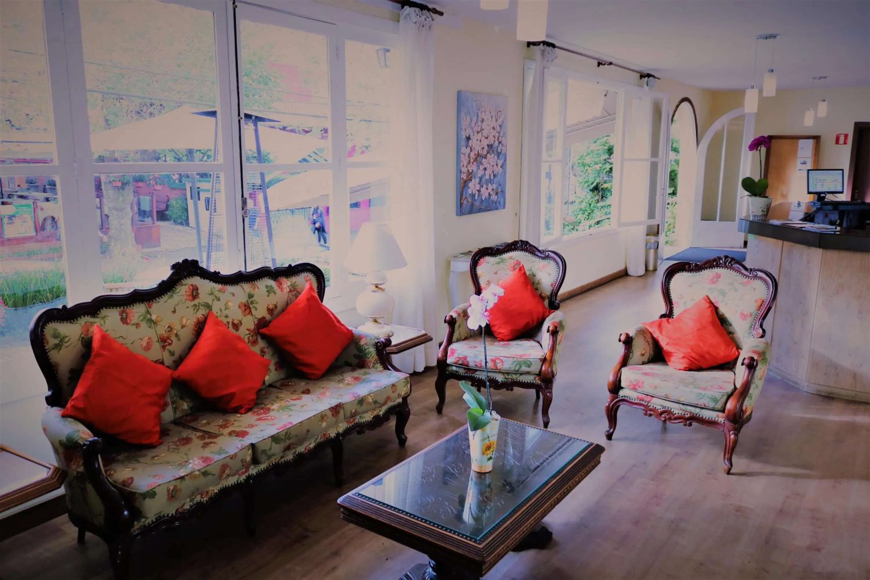 Communal lounge/ TV room in Hotel Bologna