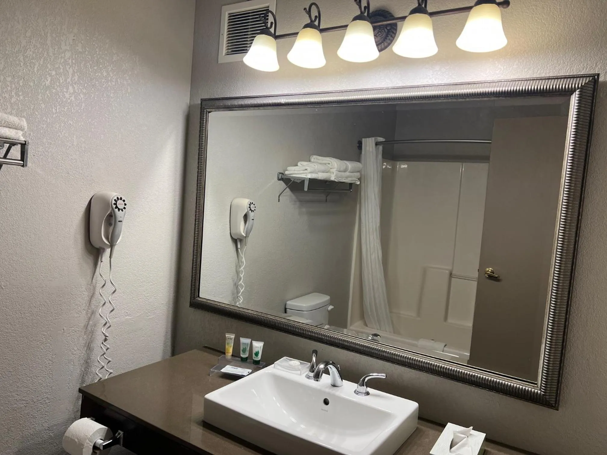Bathroom in Country Inn & Suites by Radisson, Minneapolis-Shakopee