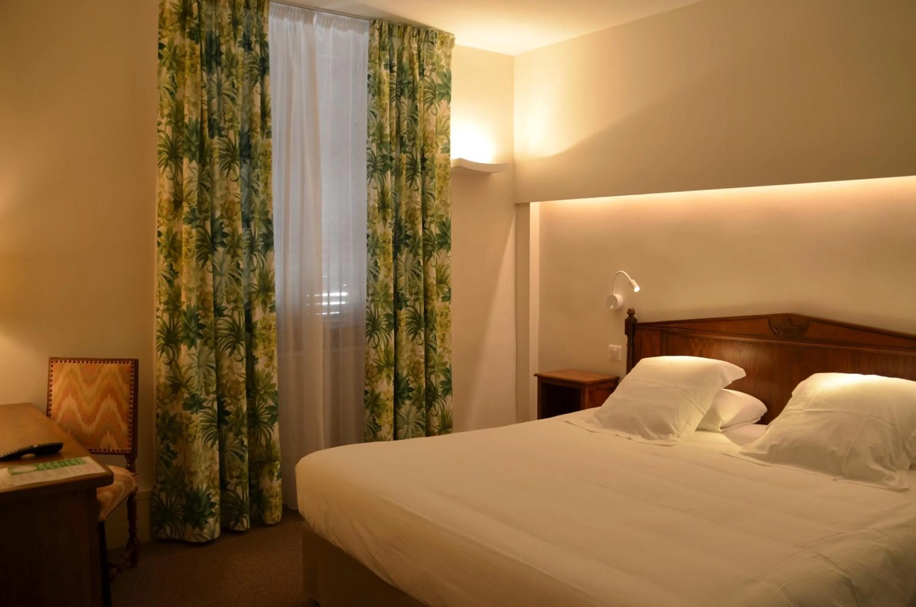 Superior Double Room First Floor in Hotel de Bourgogne