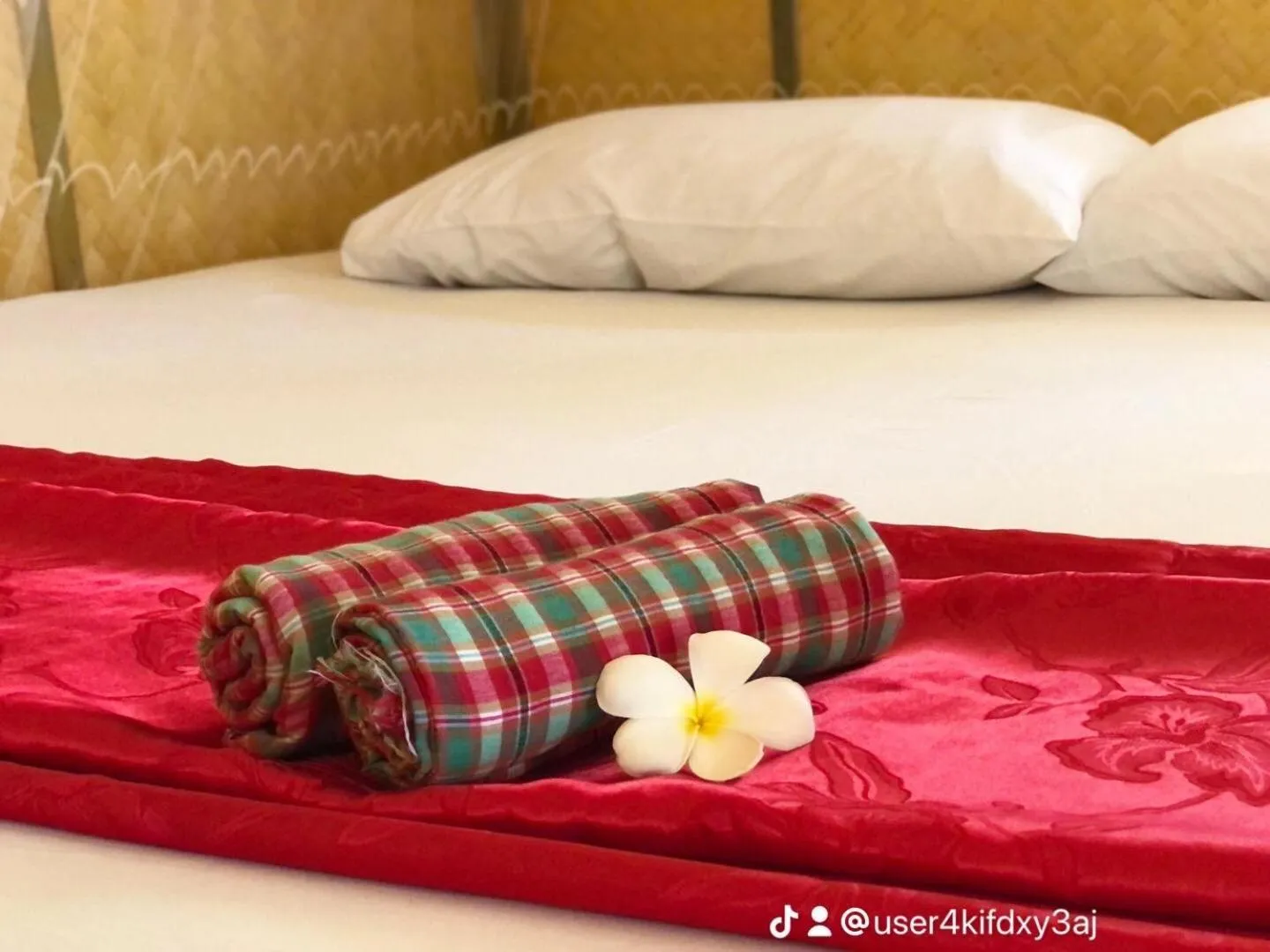 Bed in Koh Phaluai Beach Bangalow